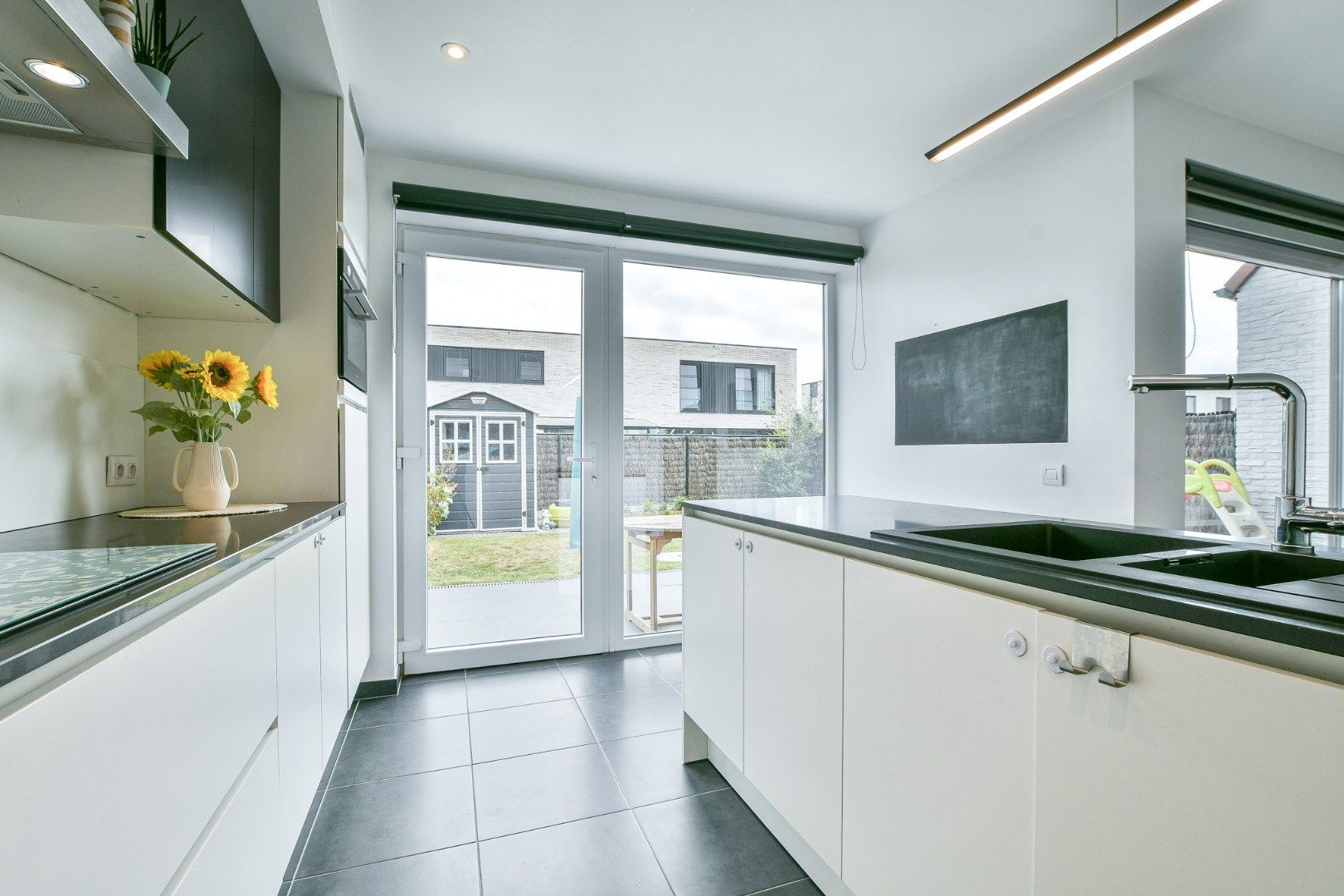 Recente gezinswoning met 4 slaapkamers op toplocatie in De Haan! foto 12