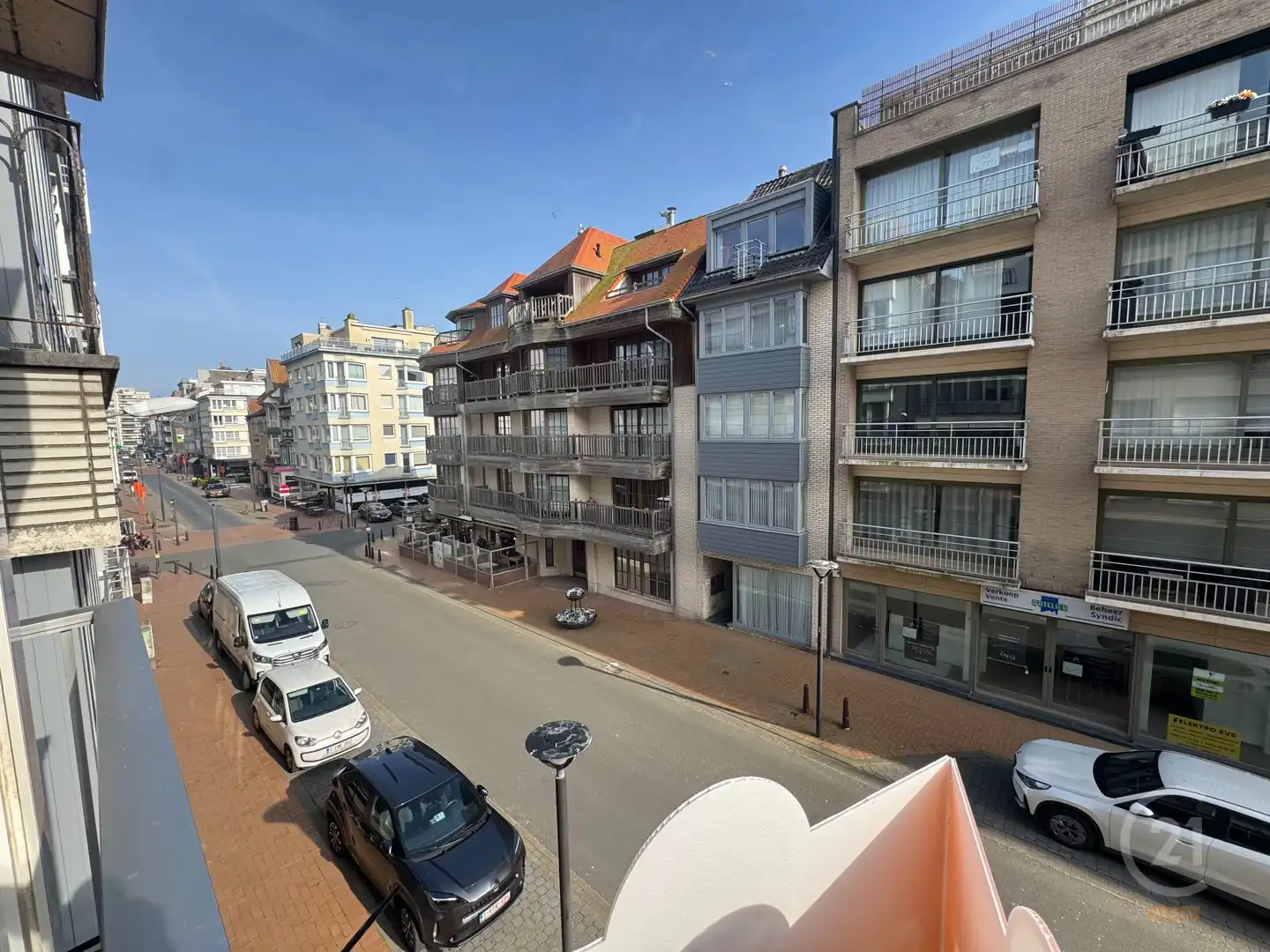 Ruim en volledig gerenoveerd appartement op centrale ligging in Westende-Bad foto 3