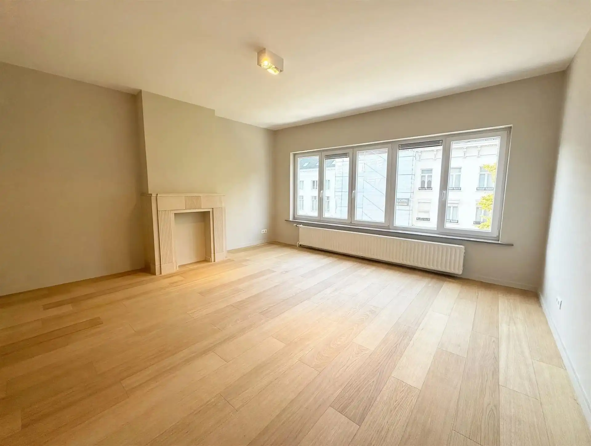Prachtig gerenoveerde woning op toplocatie aan het Keizersplein in Aalst foto 13