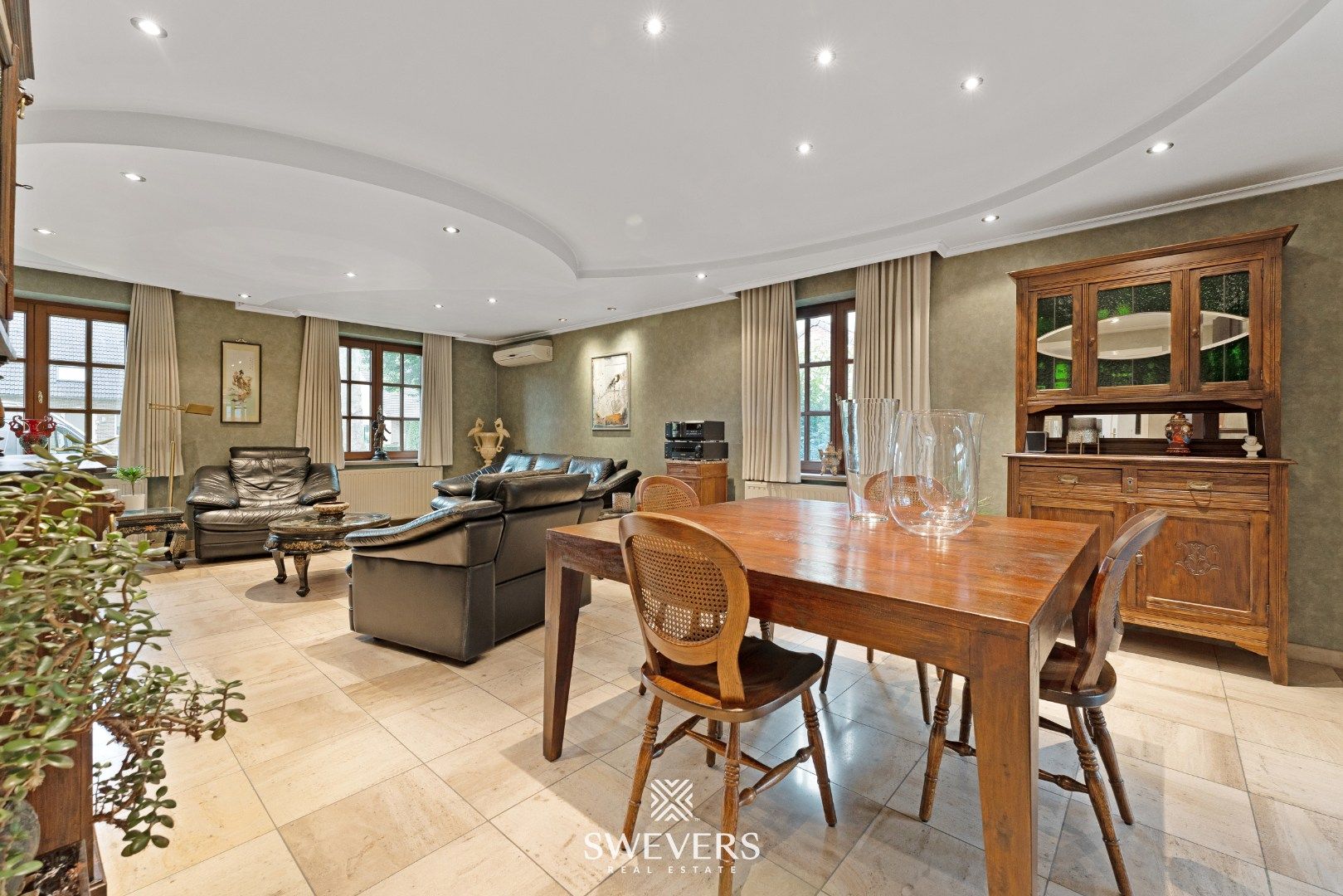 Ruime woning ( 345 m2 ) met 4 SLPK op prachtig perceel van 21a50ca foto 6