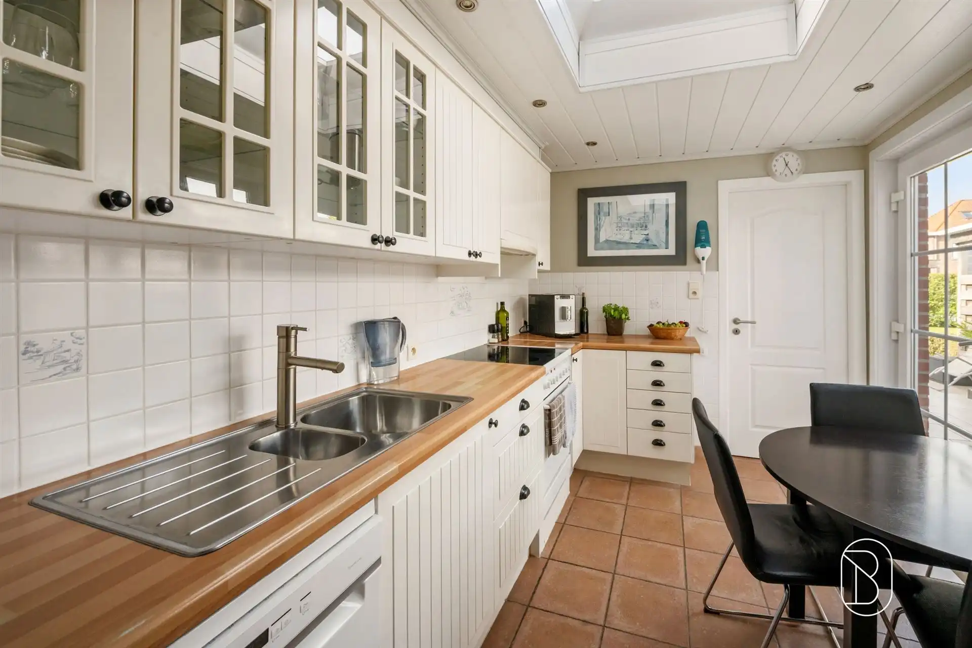 Gerenoveerde woning met 3 slpk, leuke tuin en carport foto 9