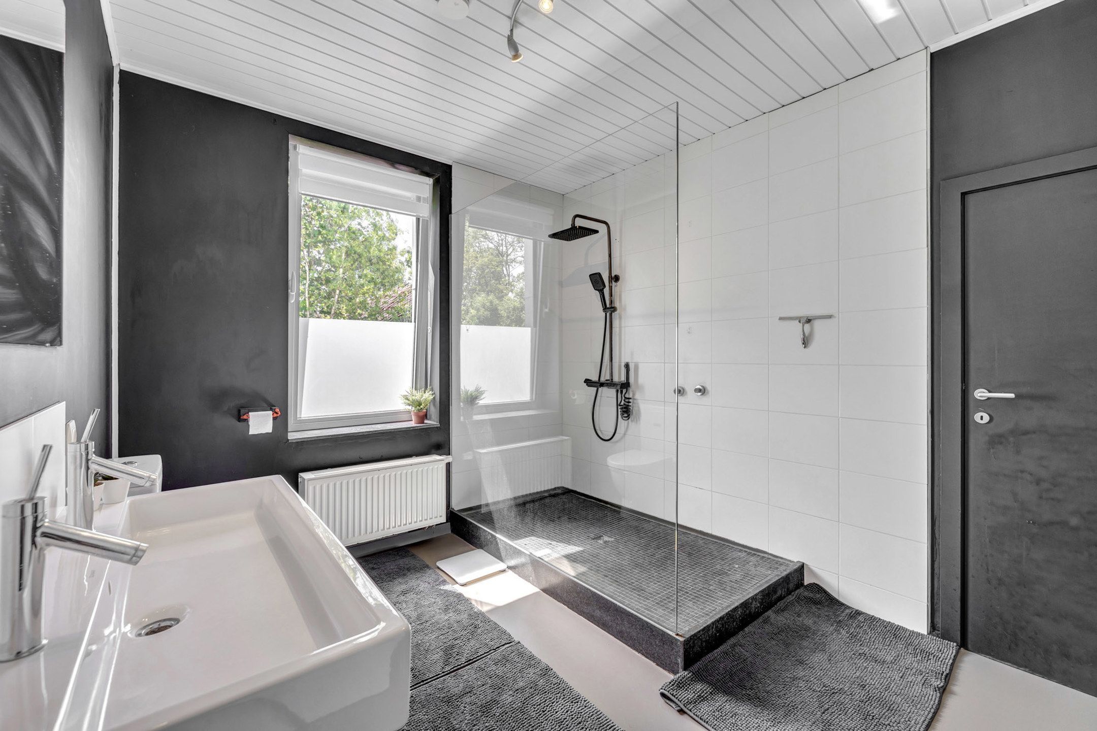 Ruime woning met prachtige tuin en diverse mogelijkheden foto 16