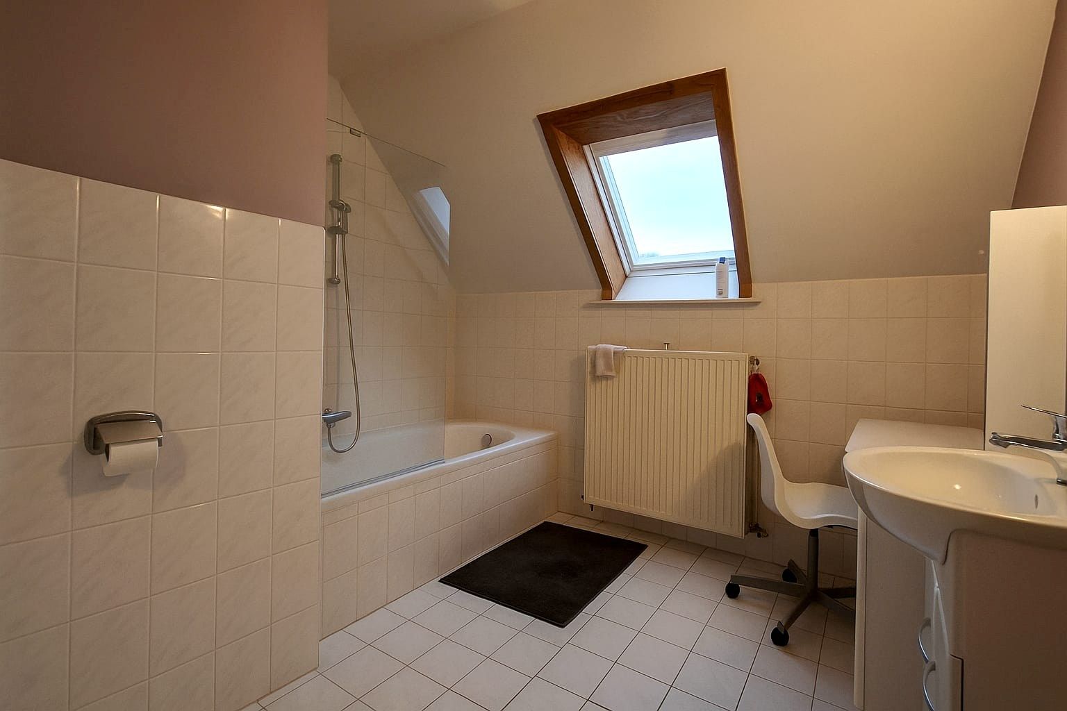 GEZELLIGE GEZINSWONING MET 3 SLPKS | GARAGE EN TUIN IN HARTJE DENTERGEM foto 5