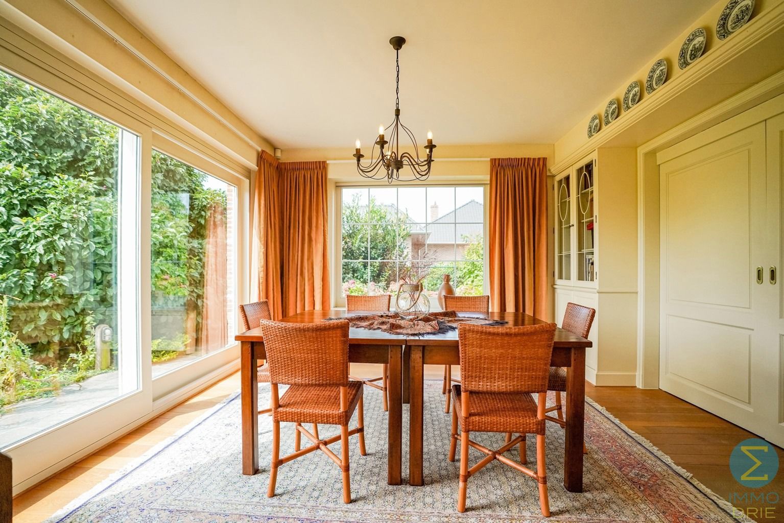 Exclusieve villa met bijgebouwen op 6.660m² grond foto 8