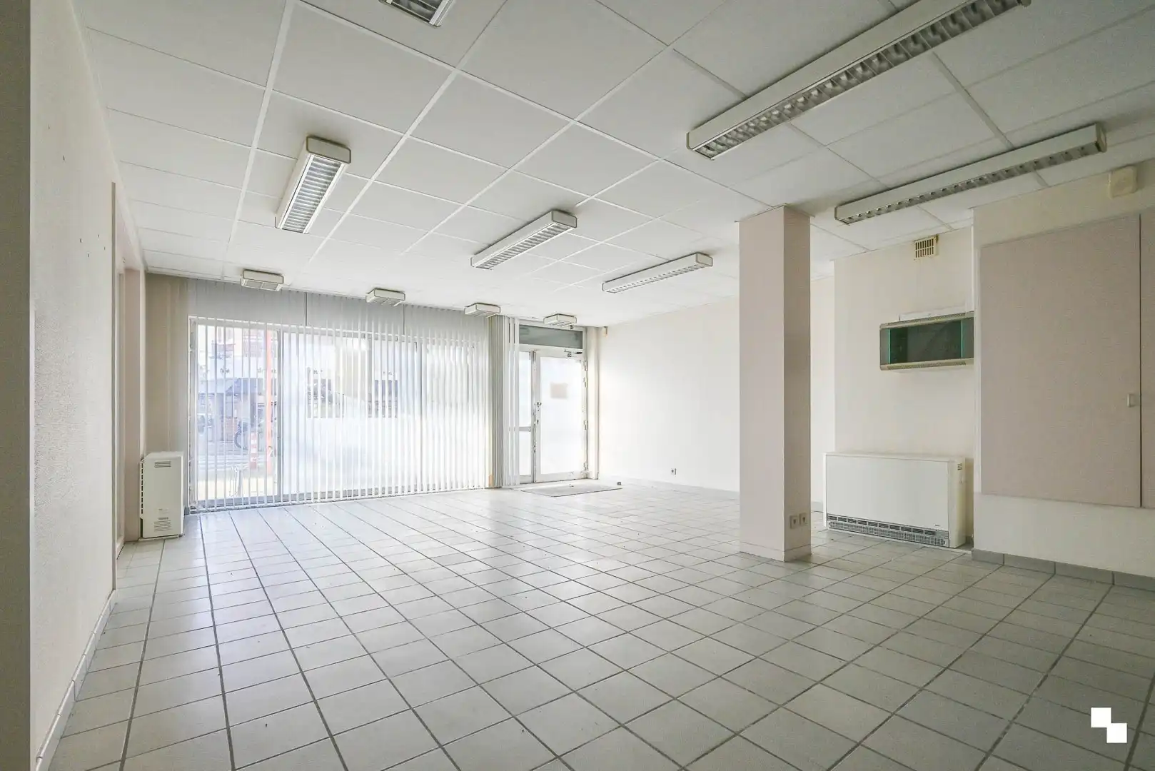 Commerciële ruimte van 114 m² met garagebox in centrum Izegem foto 4