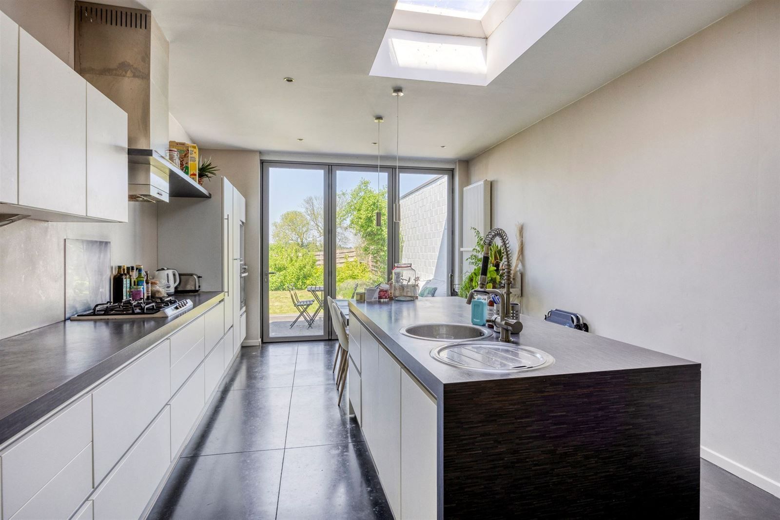 Woning met 2 slaapkamers, terras en tuin foto 6