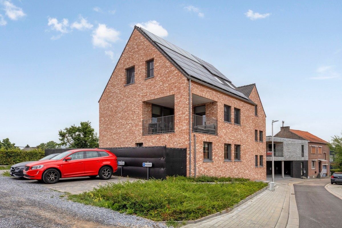 Gelijkvloers appartement met tuin en parkeerplaats foto 24