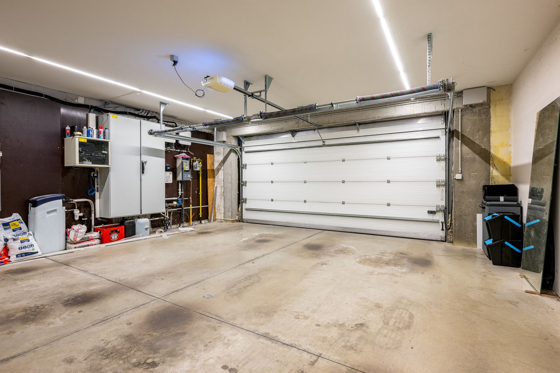 Unieke eigentijdse villa met zwembad foto 10