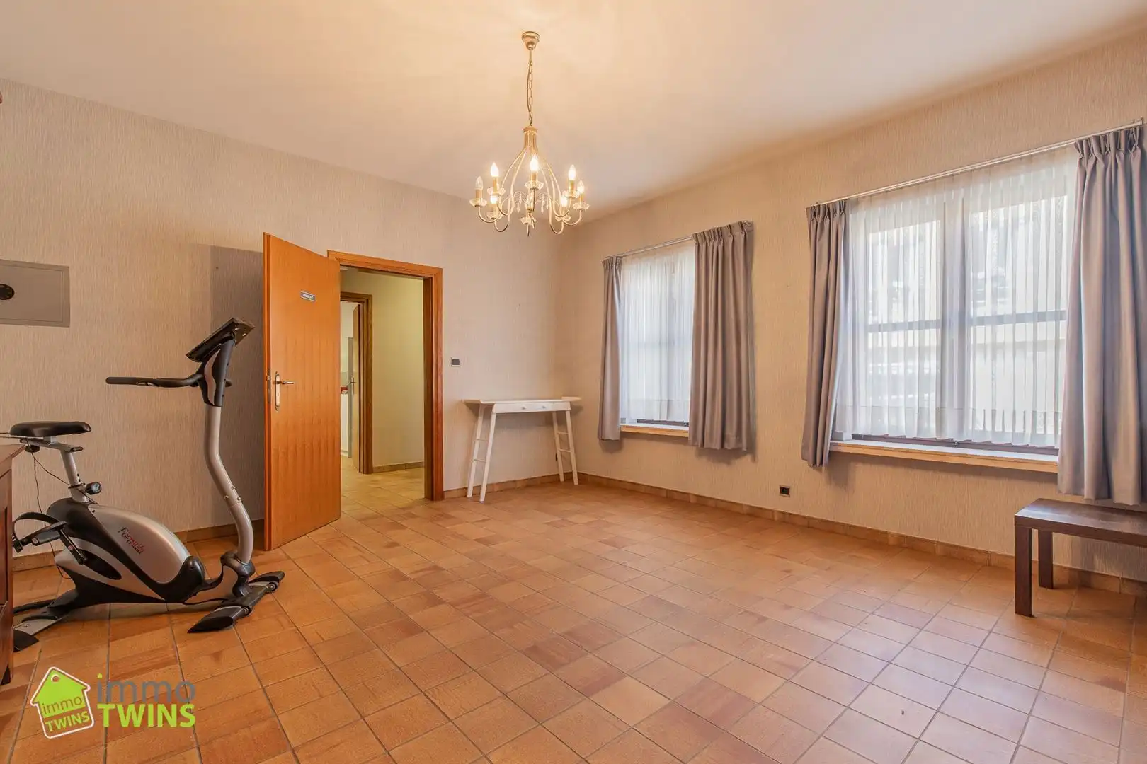 Uitzonderlijk ruime en veelzijdige praktijkwoning / cohousing met tal van mogelijkheden foto 24