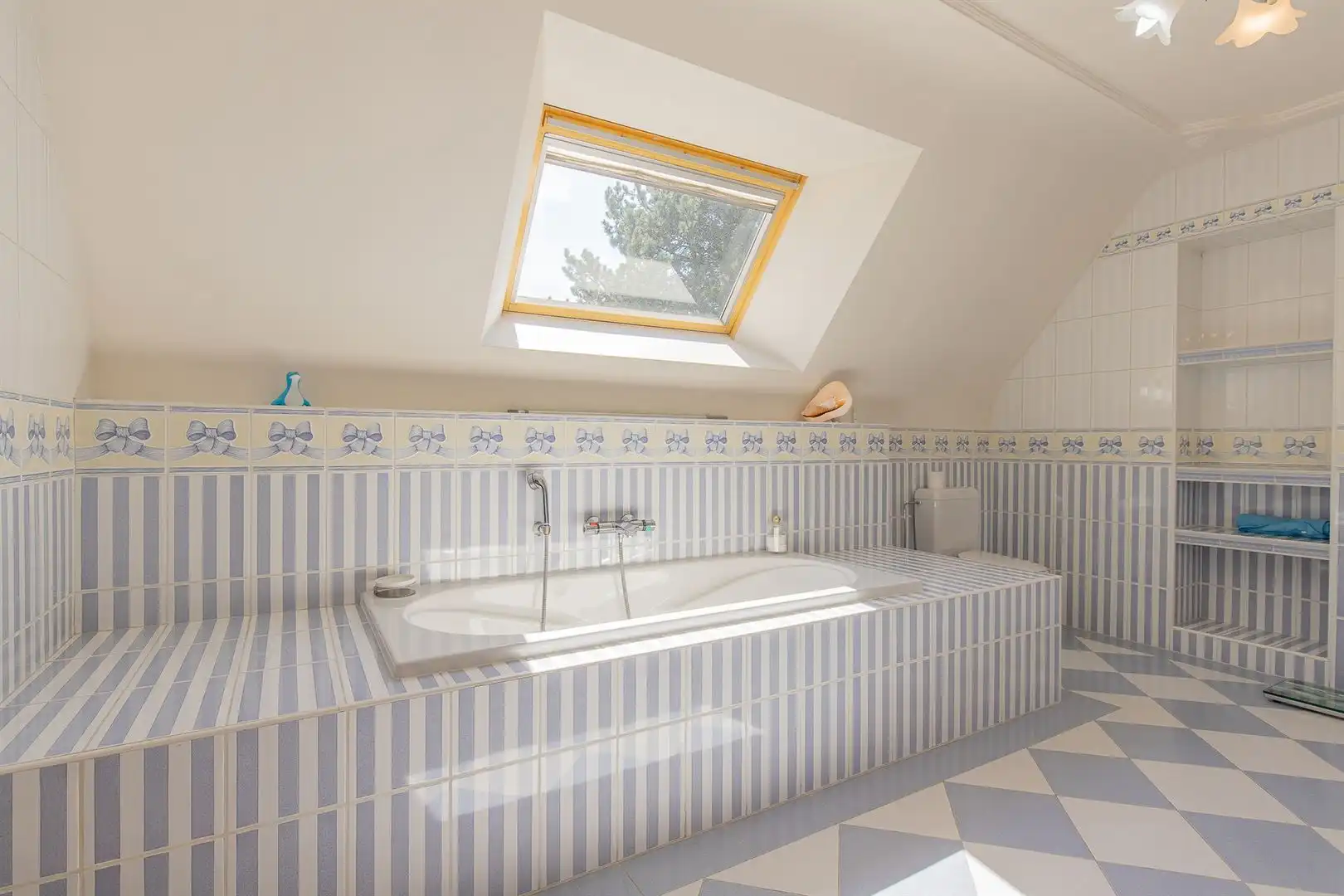 Uitzonderlijk ruime en veelzijdige praktijkwoning / cohousing met tal van mogelijkheden foto 24