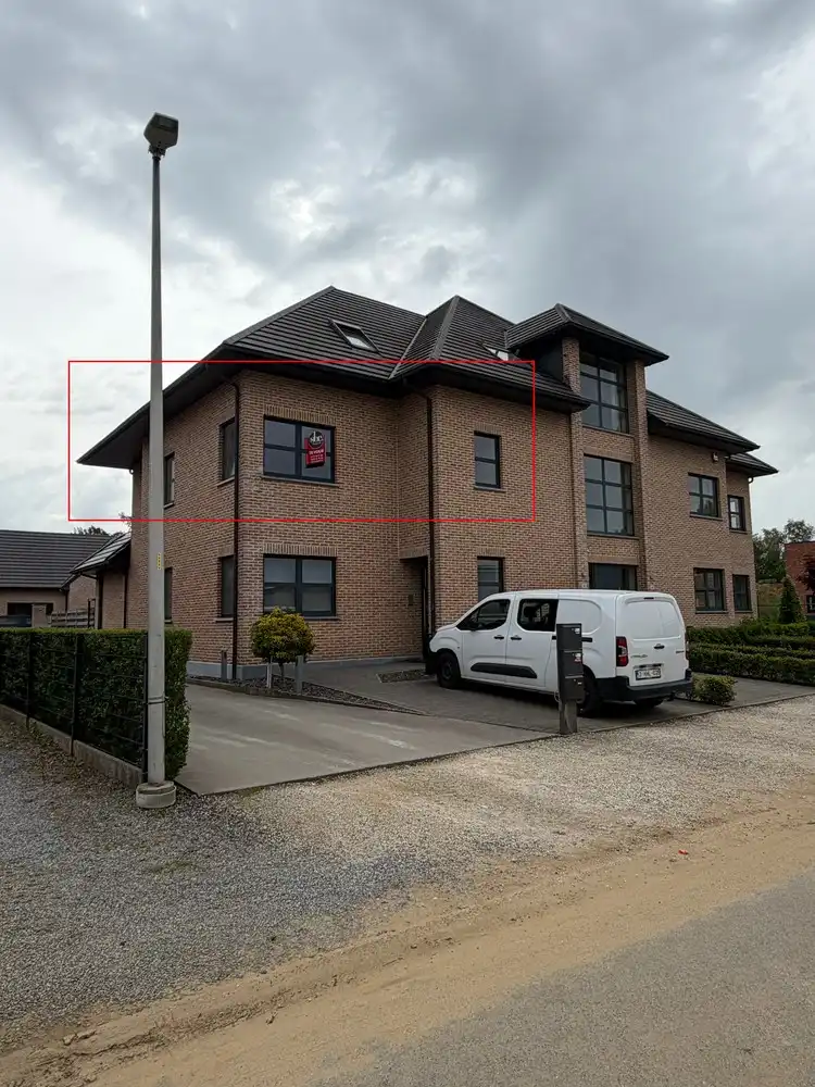 Instapklaar appartement met ruim terras op wandelafstand van centrum Zonhoven foto {{pictureIndex}}