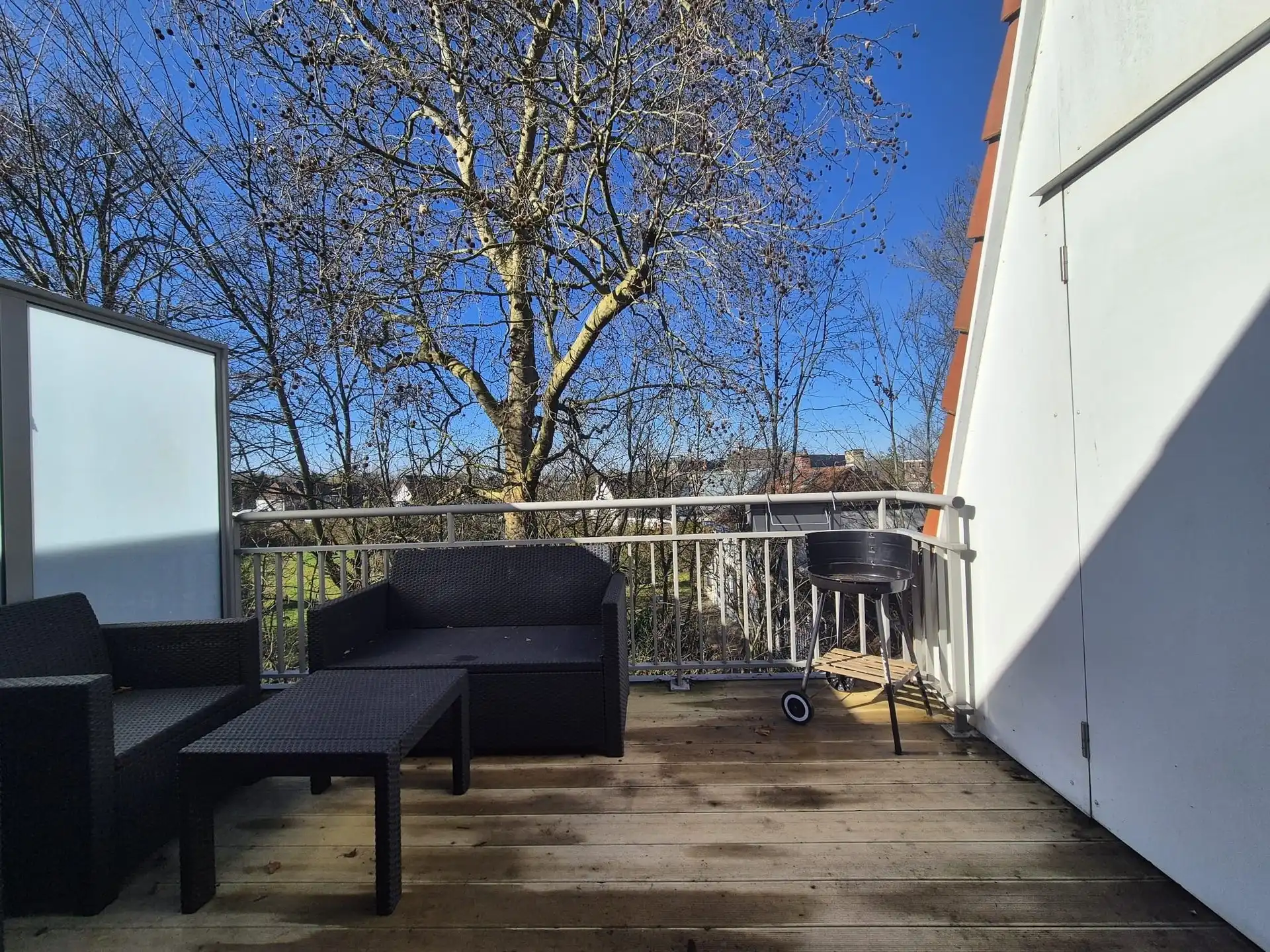 Residentieel en in afgesloten privé domein gelegen instapklaar ruim appartement. foto 14