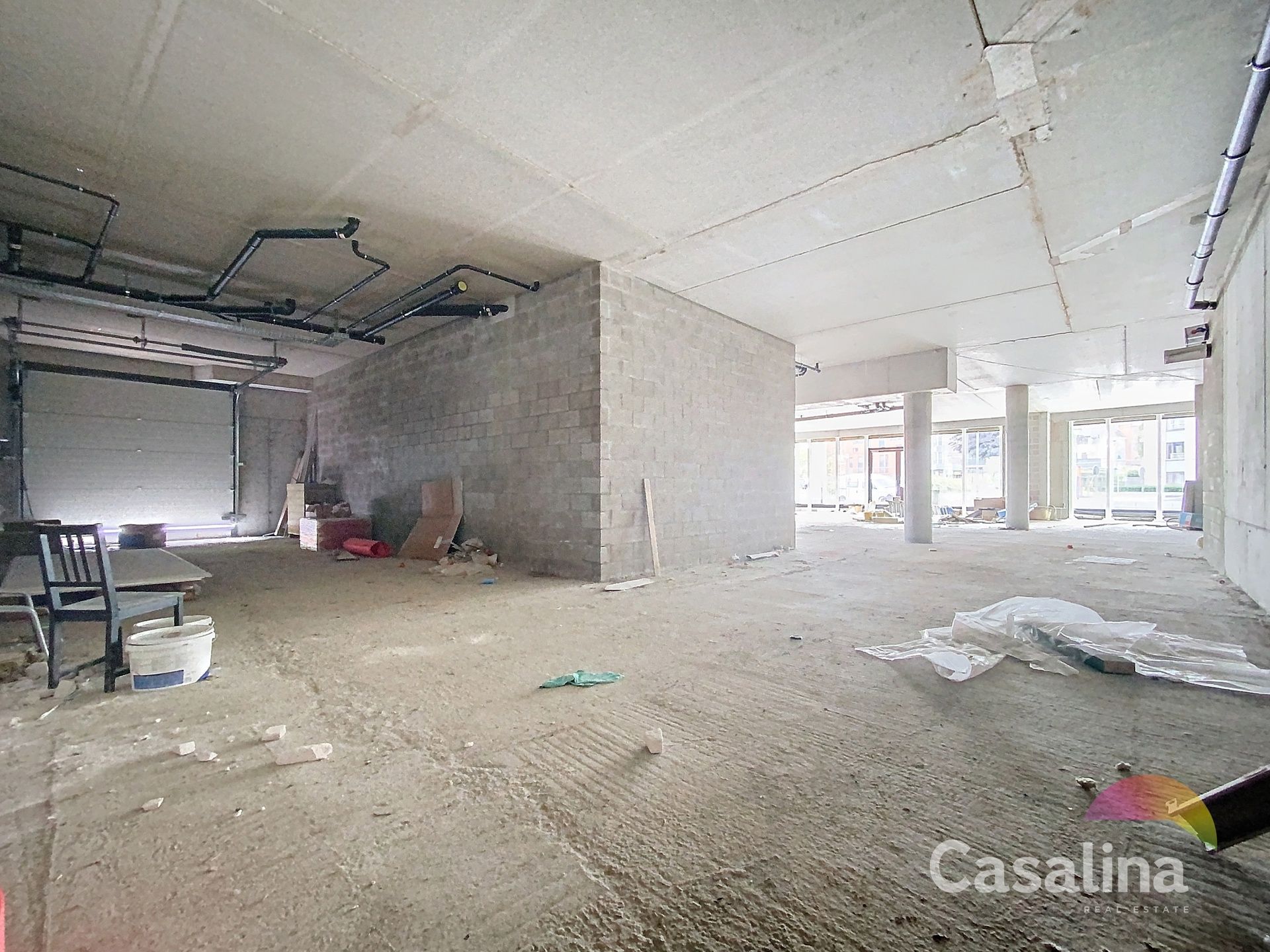 Handelsgelijkvloers te huur in een nieuwbouwproject foto 6