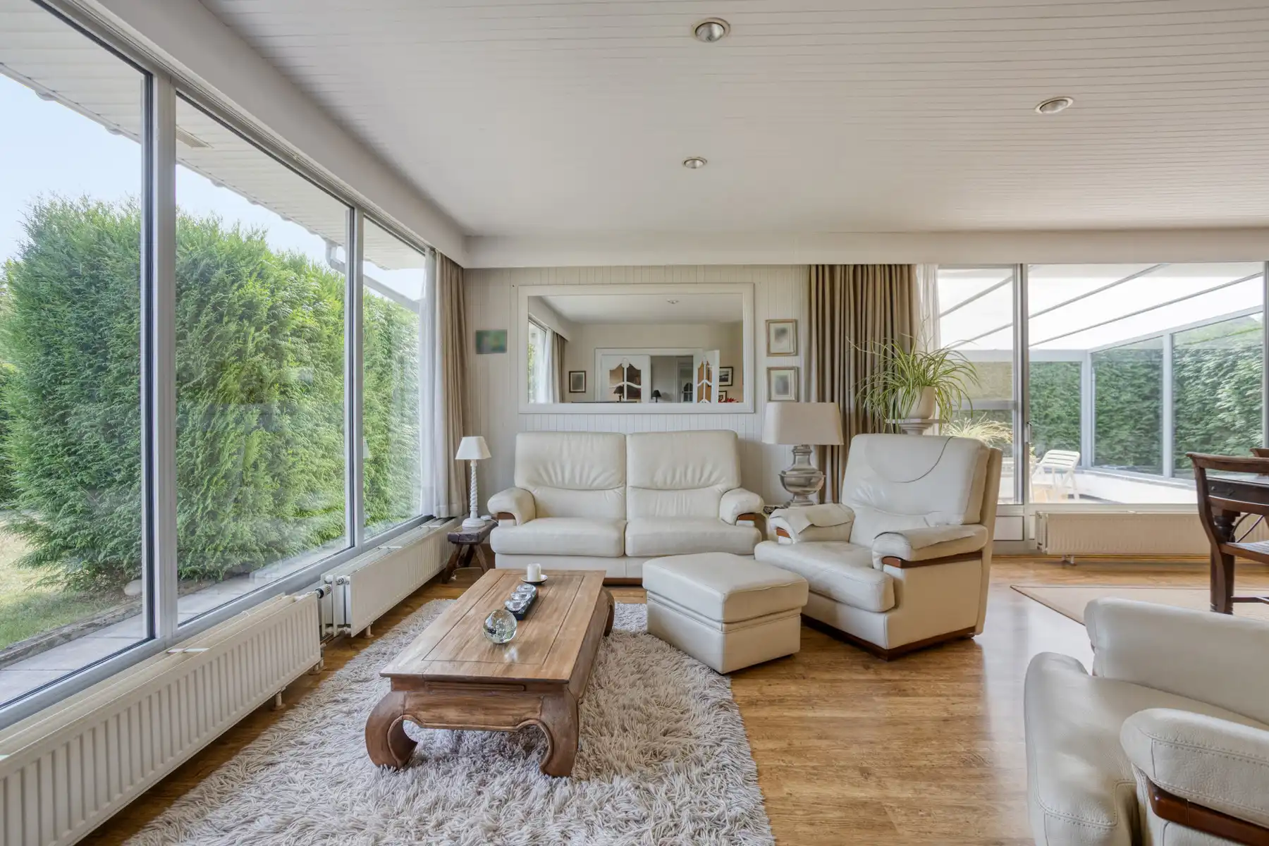 Rustig gelegen gelijkvloers-villa met 2slaapkamers en garage foto 6