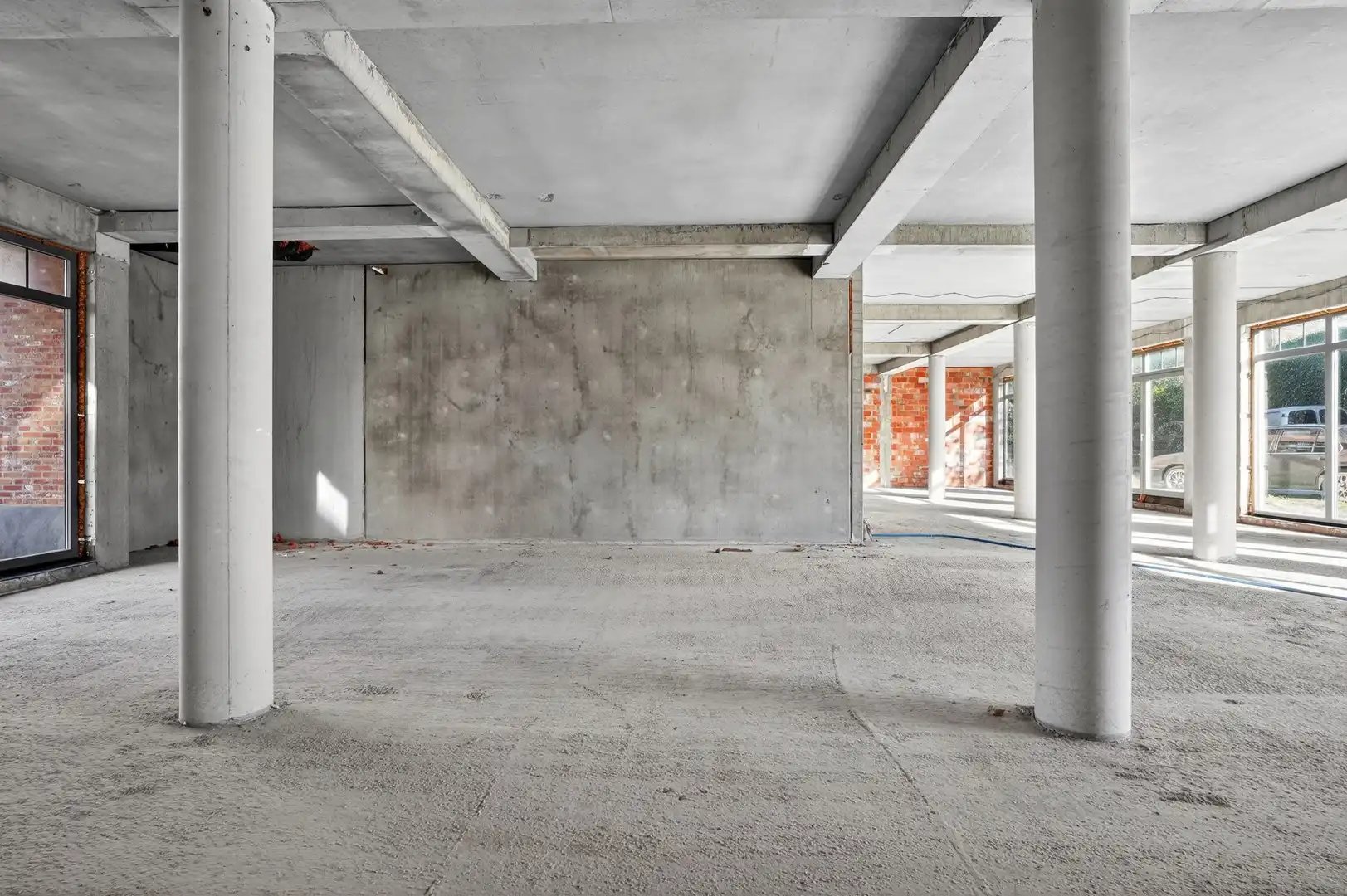 Casco handelsruimte met garage in het centrum van Oostrozebeke! foto 7