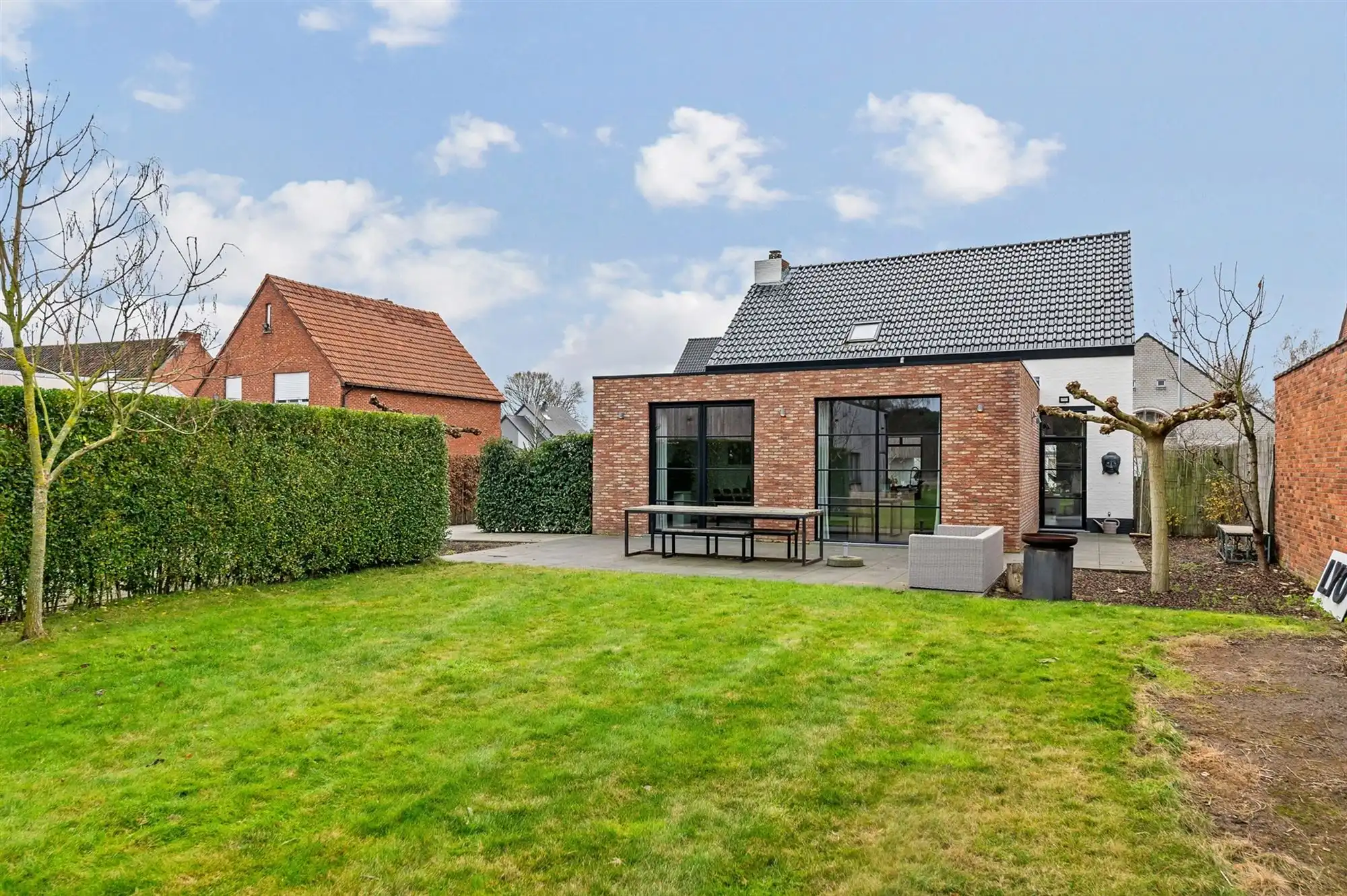 PRACHTIG GERENOVEERDE WONING MET RUIME GARAGE OP IDEALE LIGGING! foto 25