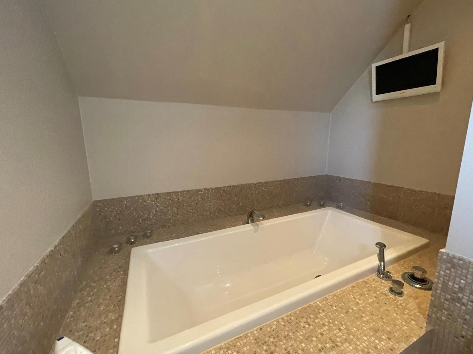 Instapklare woning met oprit, garage en zuidgerichte tuin foto 11