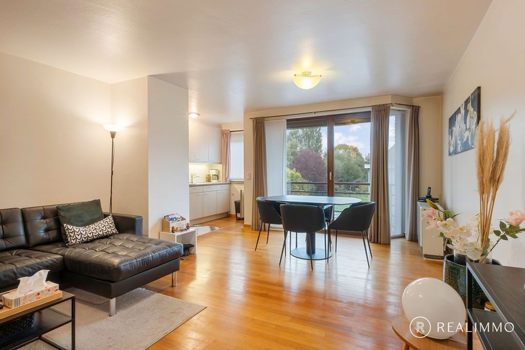 Duplexappartement met ruim terras in hartje Stasegem foto {{pictureIndex}}