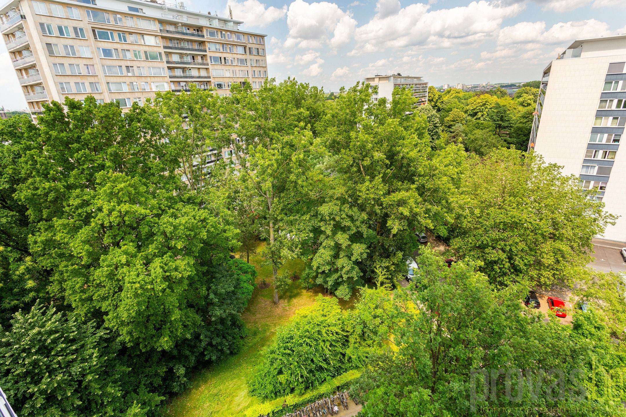 RUSTIG GELEGEN 2-SLPK-APP. MET TERRAS EN PARKING IN BERCHEM foto 12