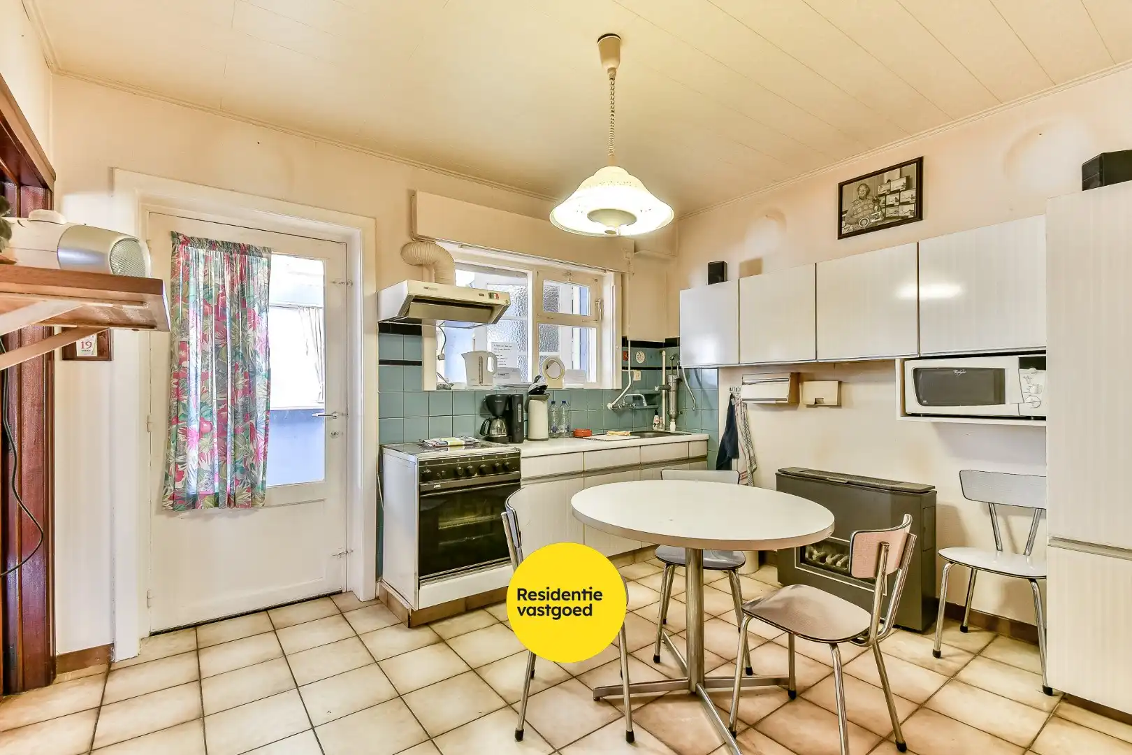 Te renoveren halfopen bebouwing met tuin en groot potentieel foto 6