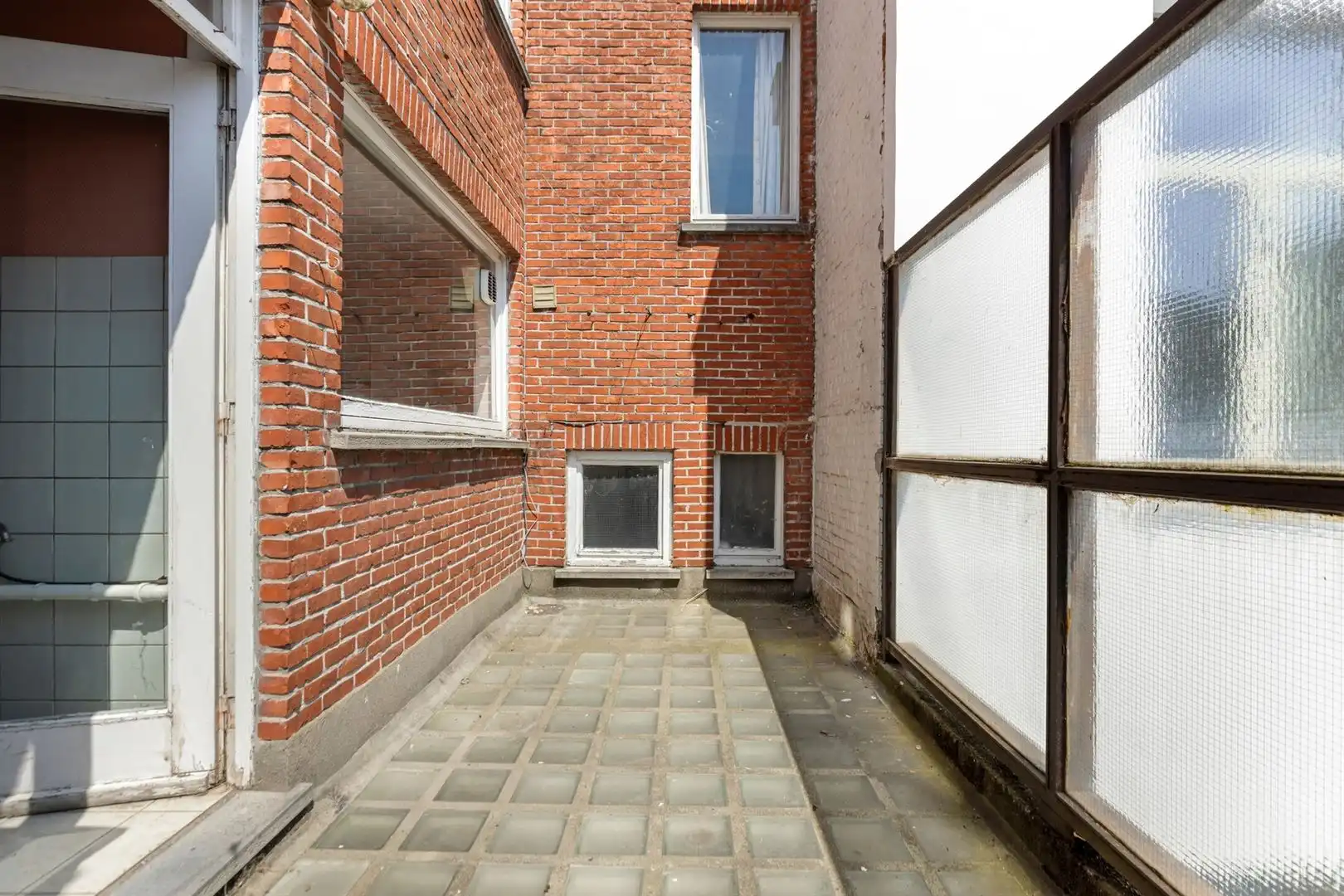 Te renoveren bel-étage met garage en 4 slaapkamers gelegen aan het station van Gent. foto 13