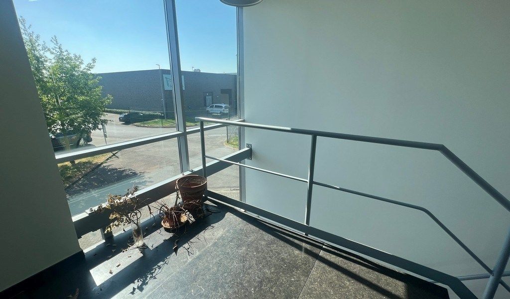 Logistiek bedrijfspand te huur in de haven van Gent foto 24