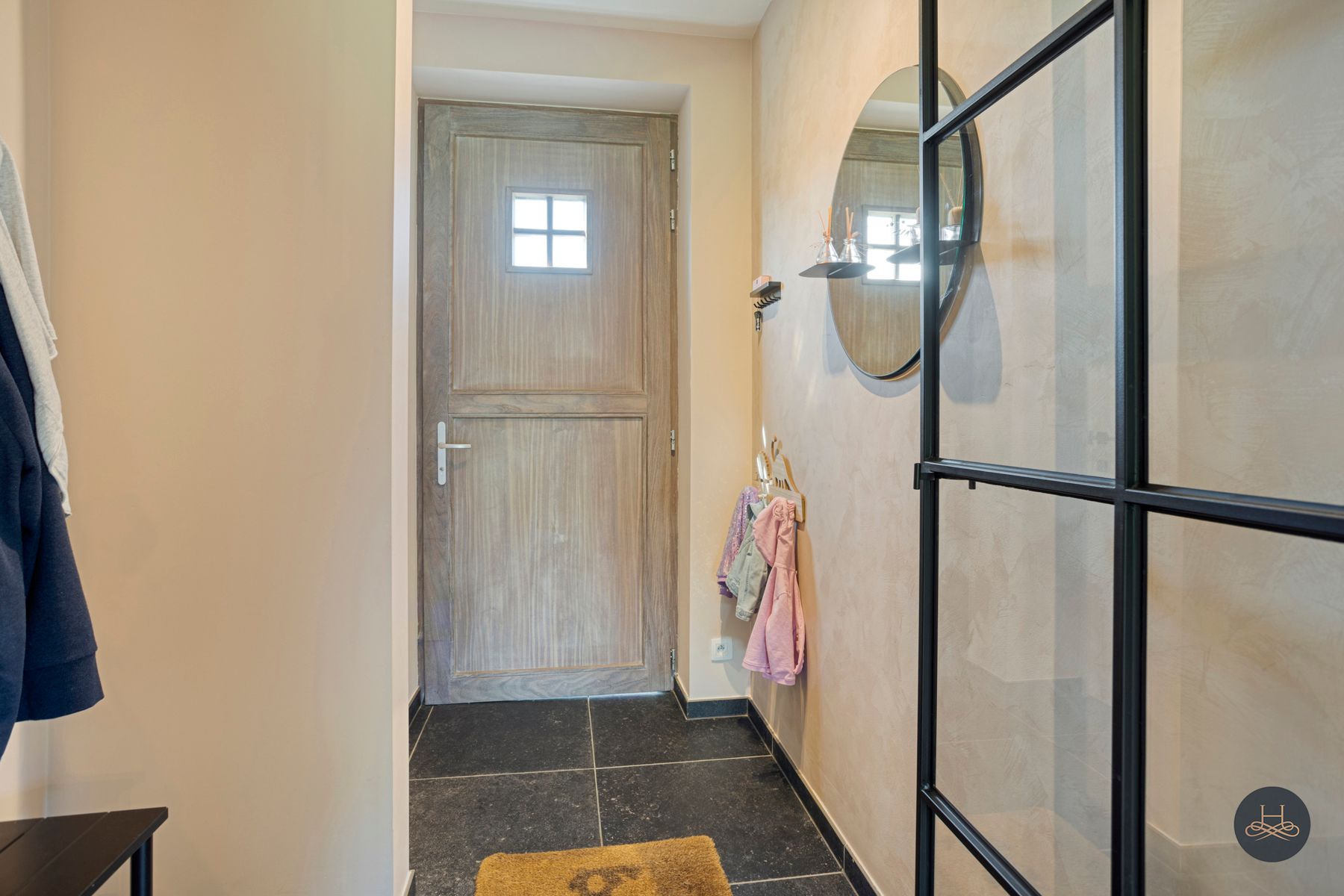 Recente moderne halfopen woning met zicht op groen foto 2