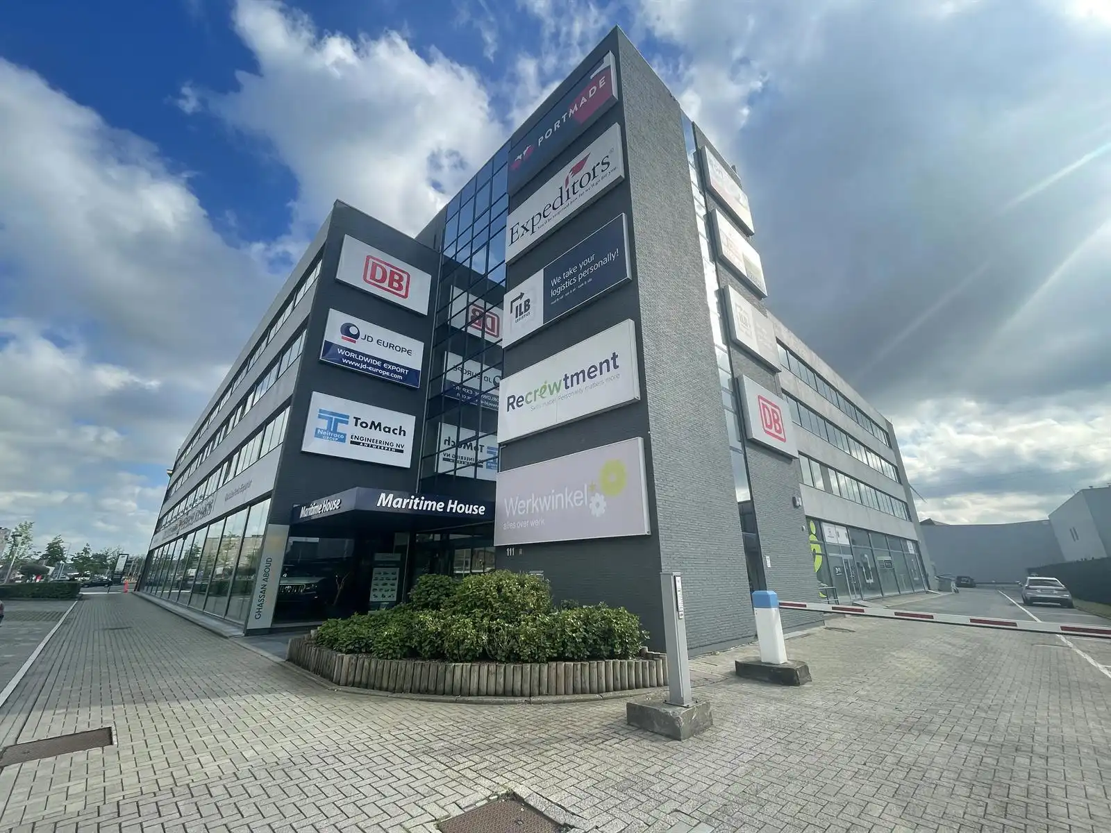 Maritiem House foto {{pictureIndex}}