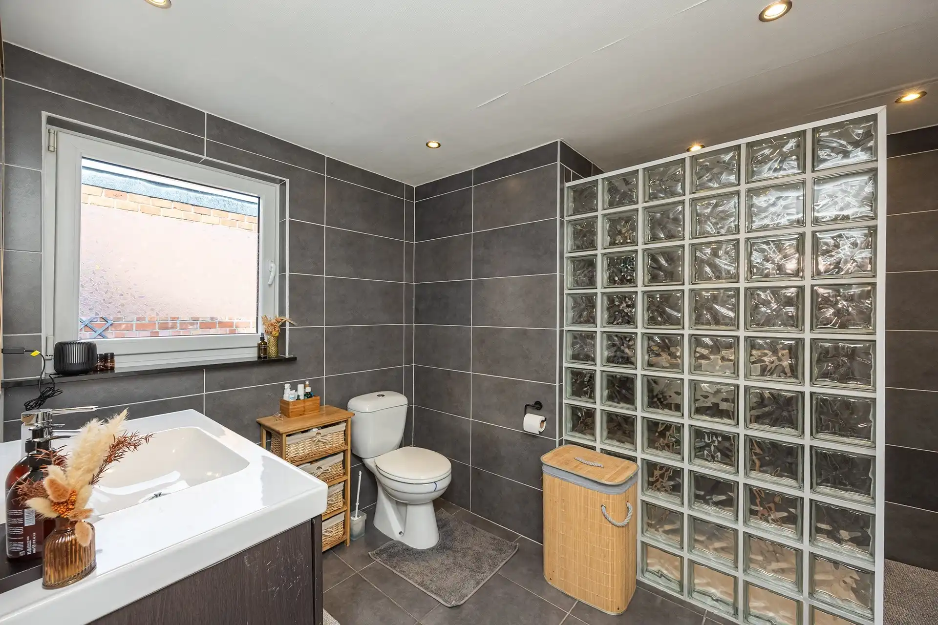 Instapklare starterswoning met 3 slaapkamers en gezellige tuin foto 6