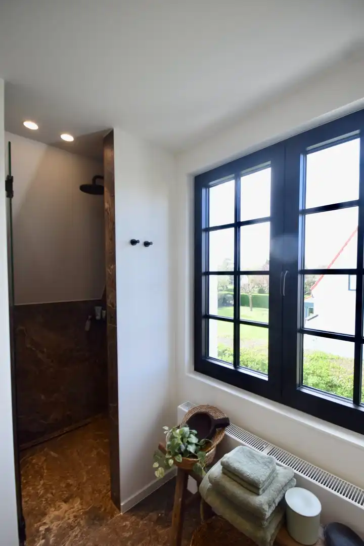 Alleenstaande villa gelegen in een groene omgeving, aan de rand van het Zoute. foto 19