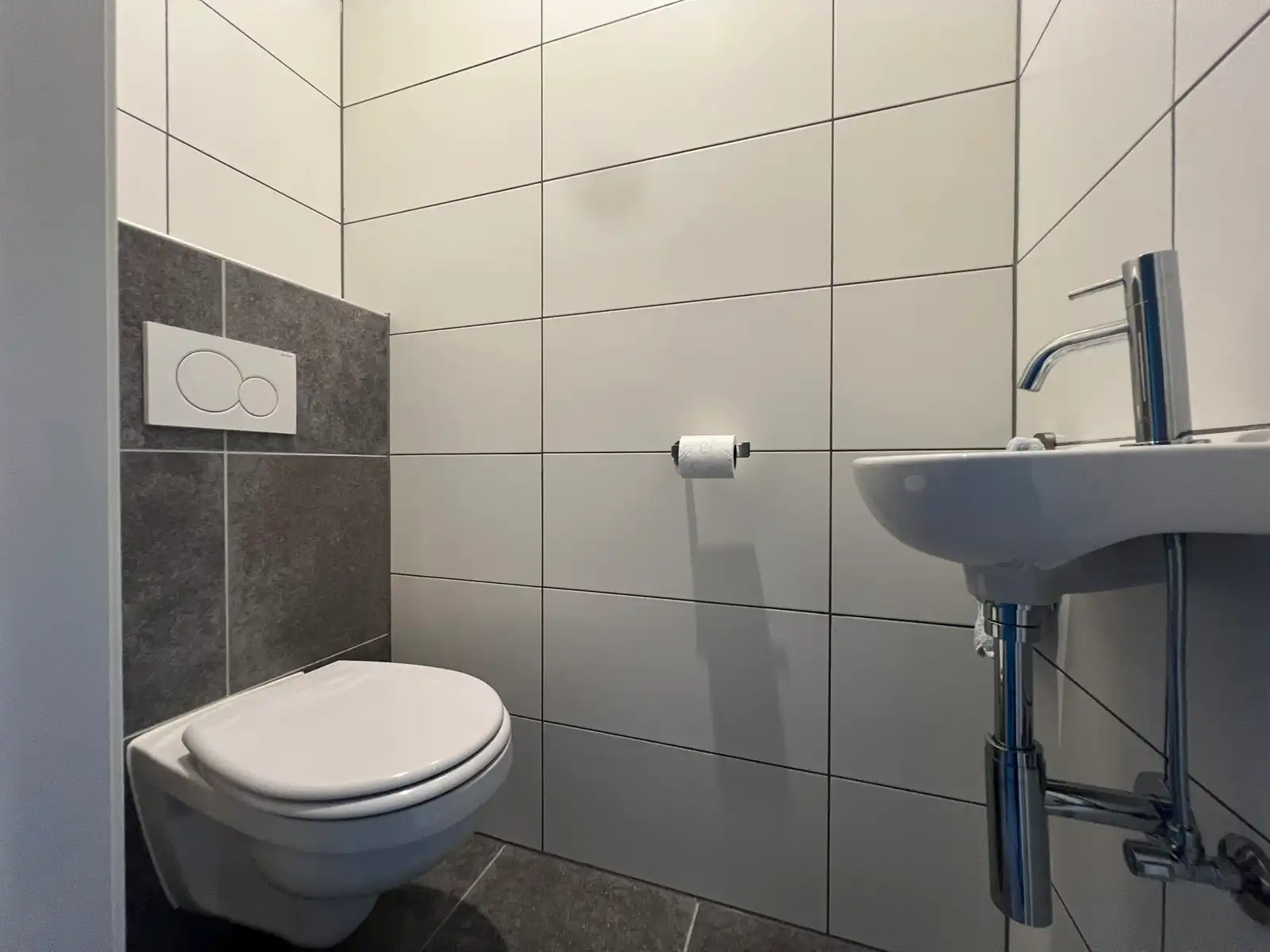Ruim app met 2 slaapkamers, terras en 2 autostaanplaatsen foto 15