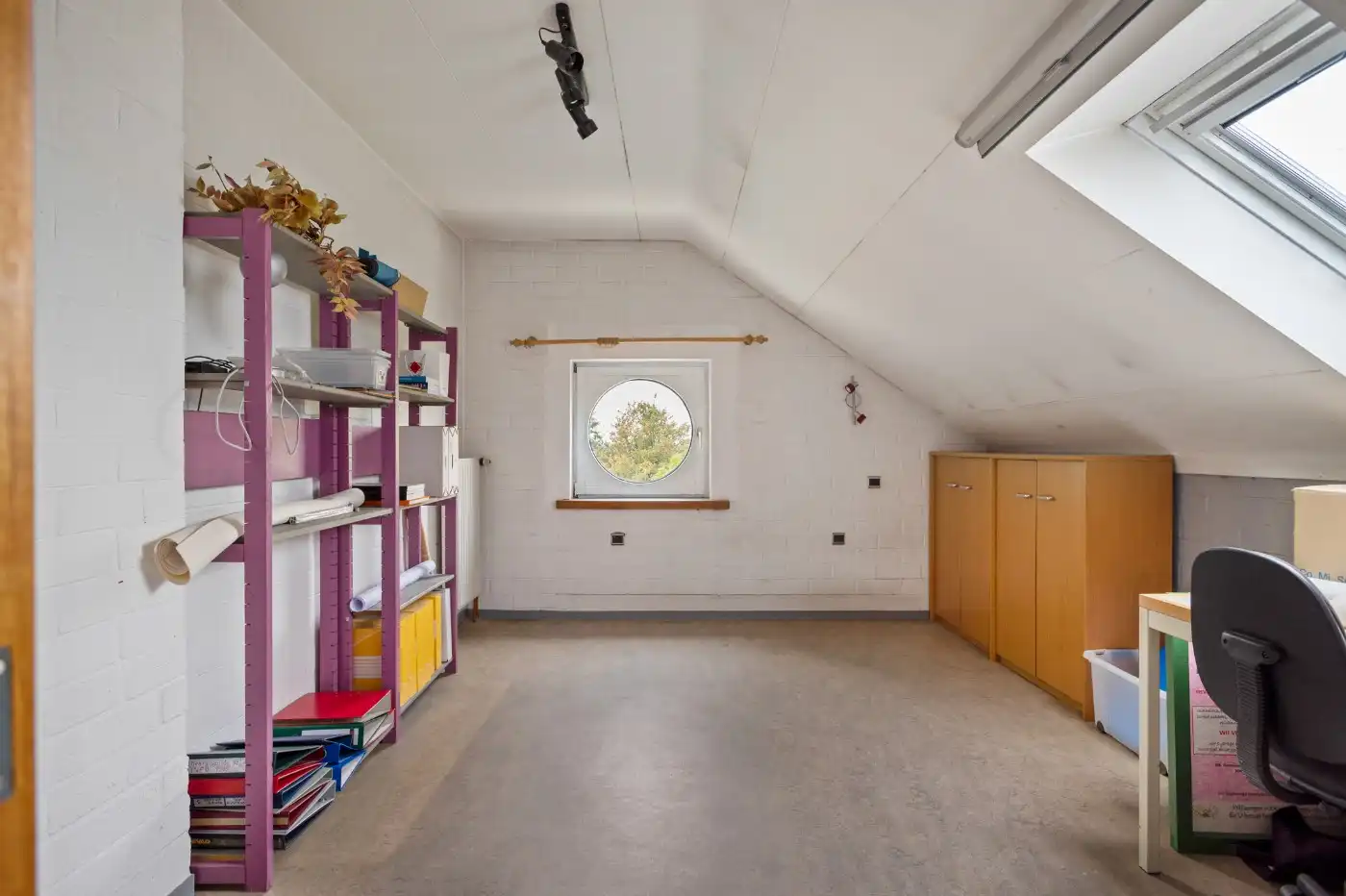 Vrijstaande architectenwoning met 5 slpk., atelier en dubbele garage op ruim perceel met zicht op de velden foto 25