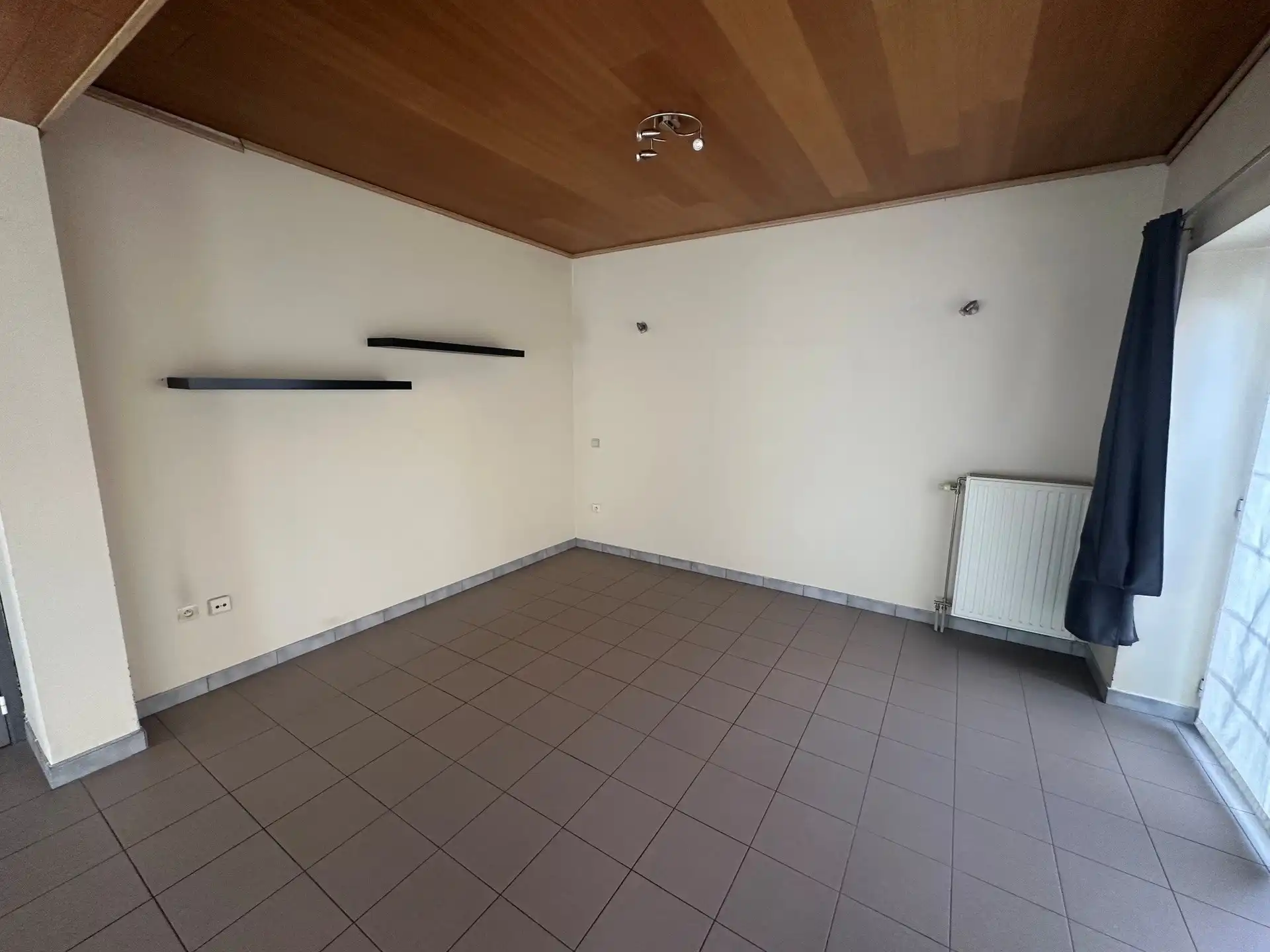 Woning met 2 slaapkamers en garage foto 2