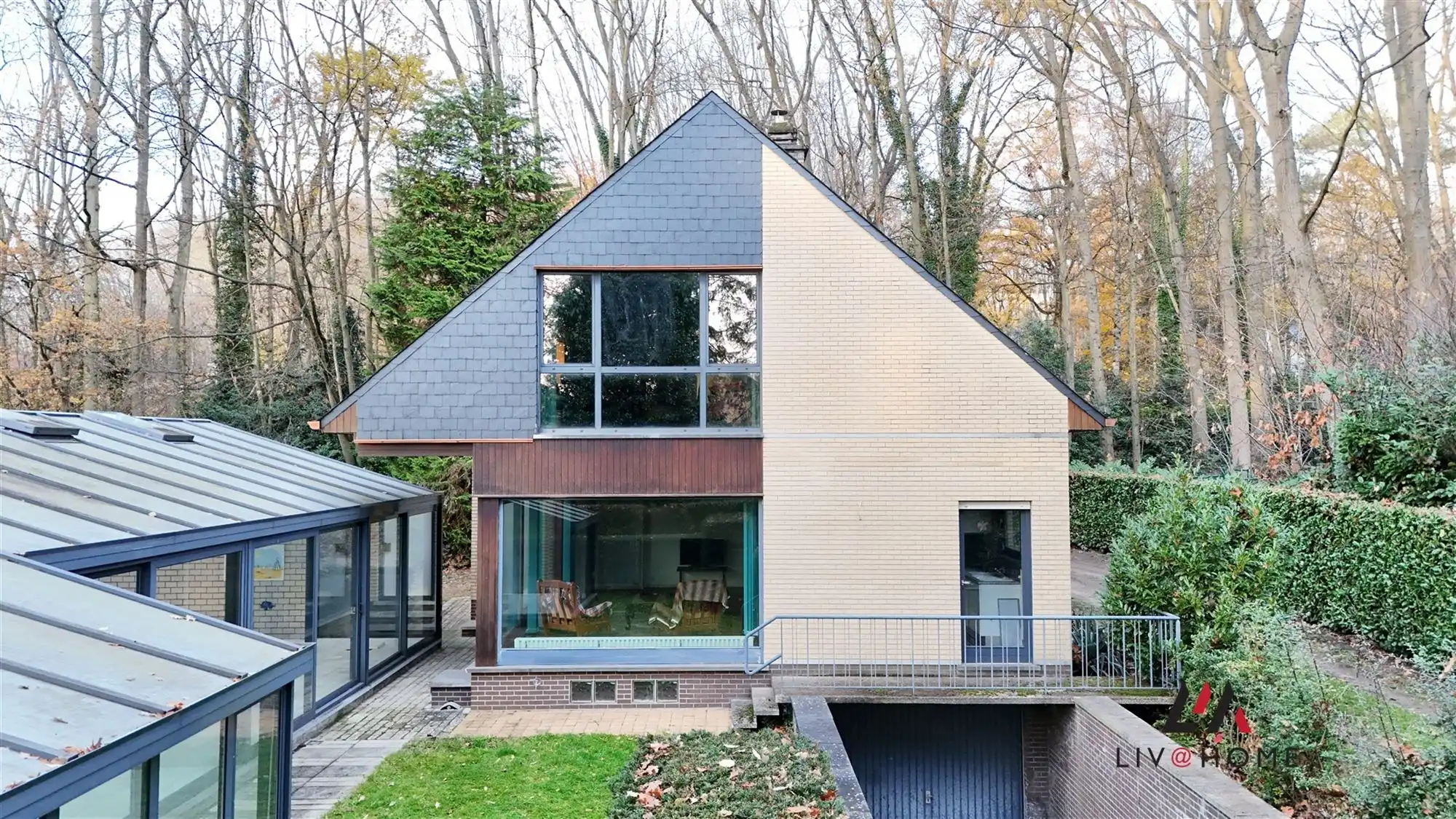 Hoofdfoto van de publicatie: ZEER CHARMANTE VILLA MET OVERDEKT ZWEMBAD EN UNIEKE LIGGING!