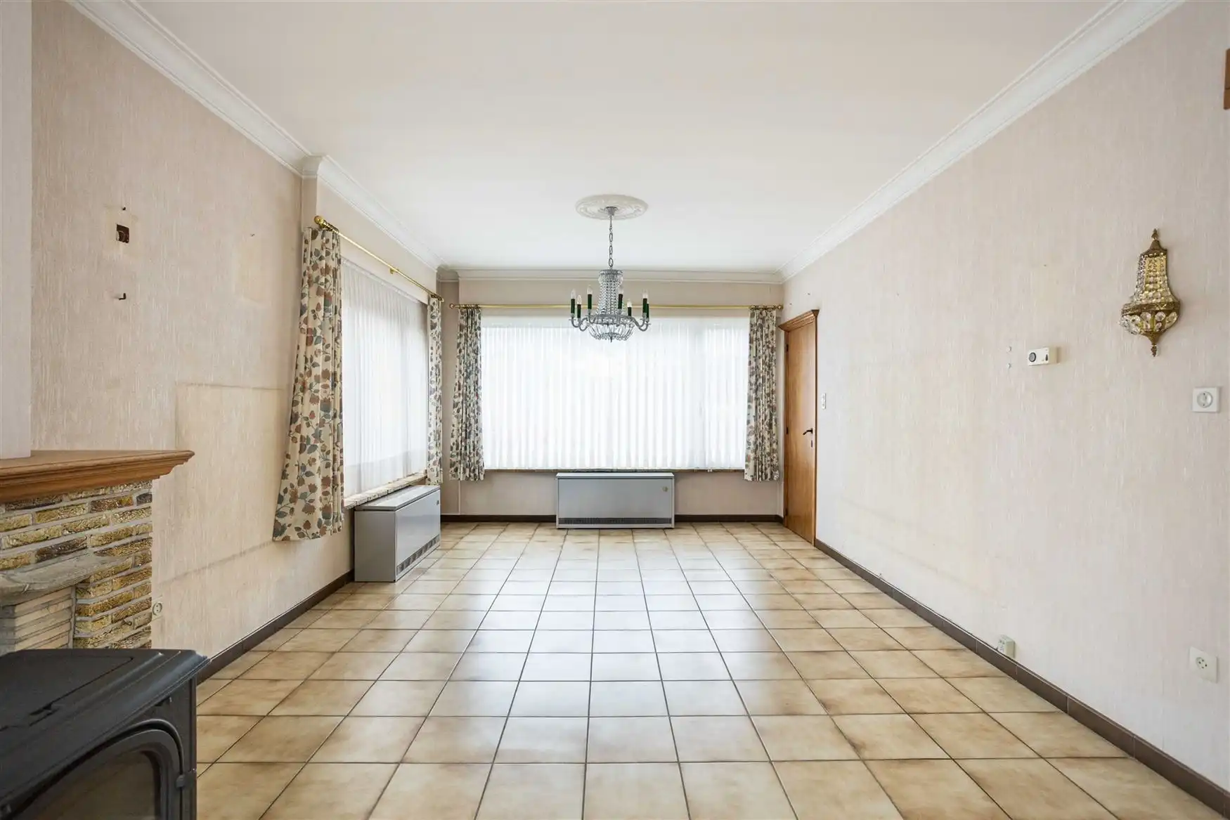 Vrijstaande woning met retrocharme en renovatiepotentieel foto 3