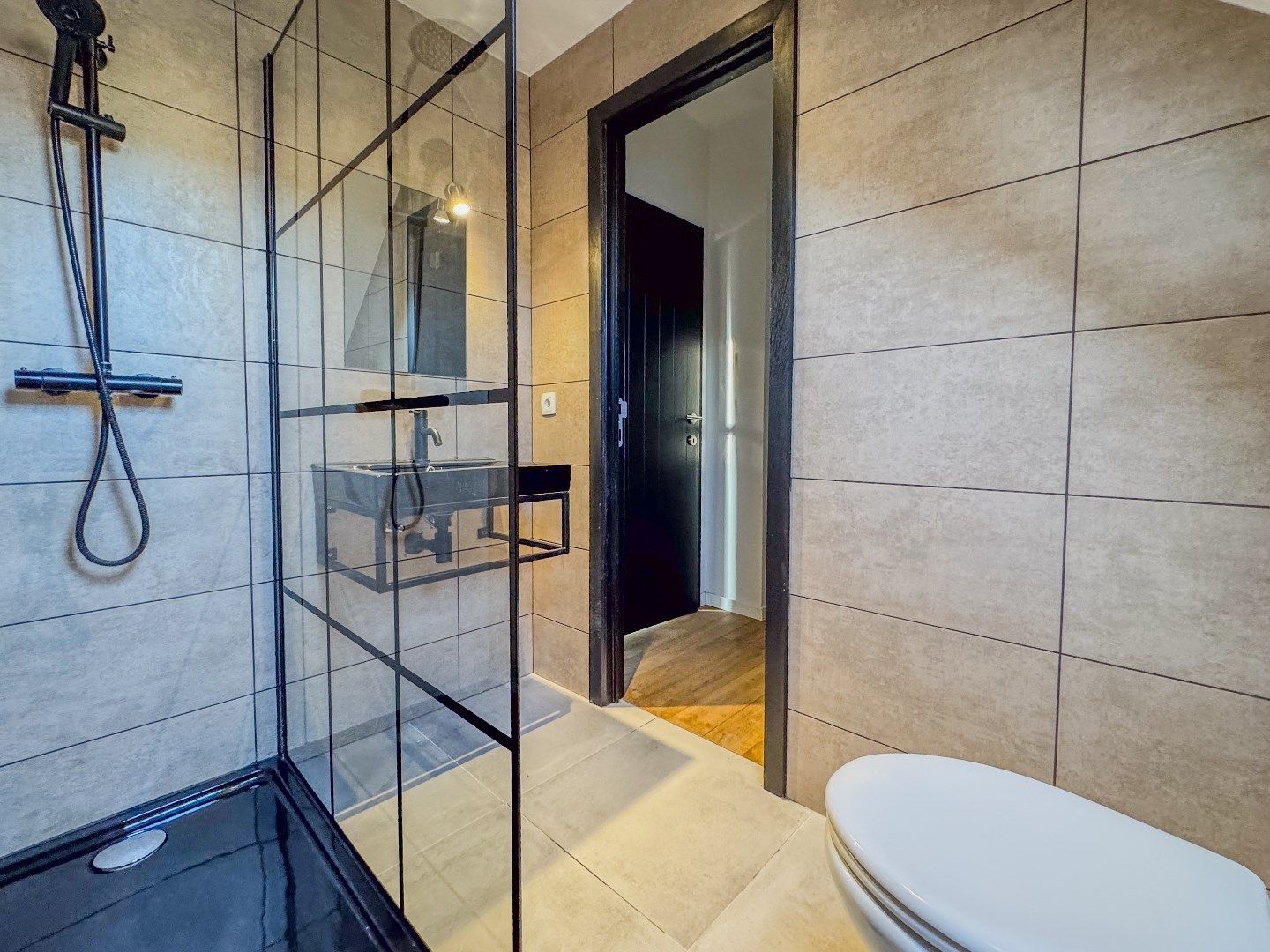 Prachtig duplex appartement met 2 slaapkamers en terras. foto 13