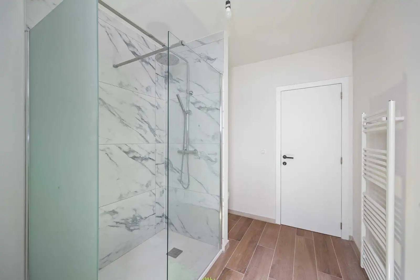 instapklaar gelijkvloersappartement met tuin (1slpk) foto 9