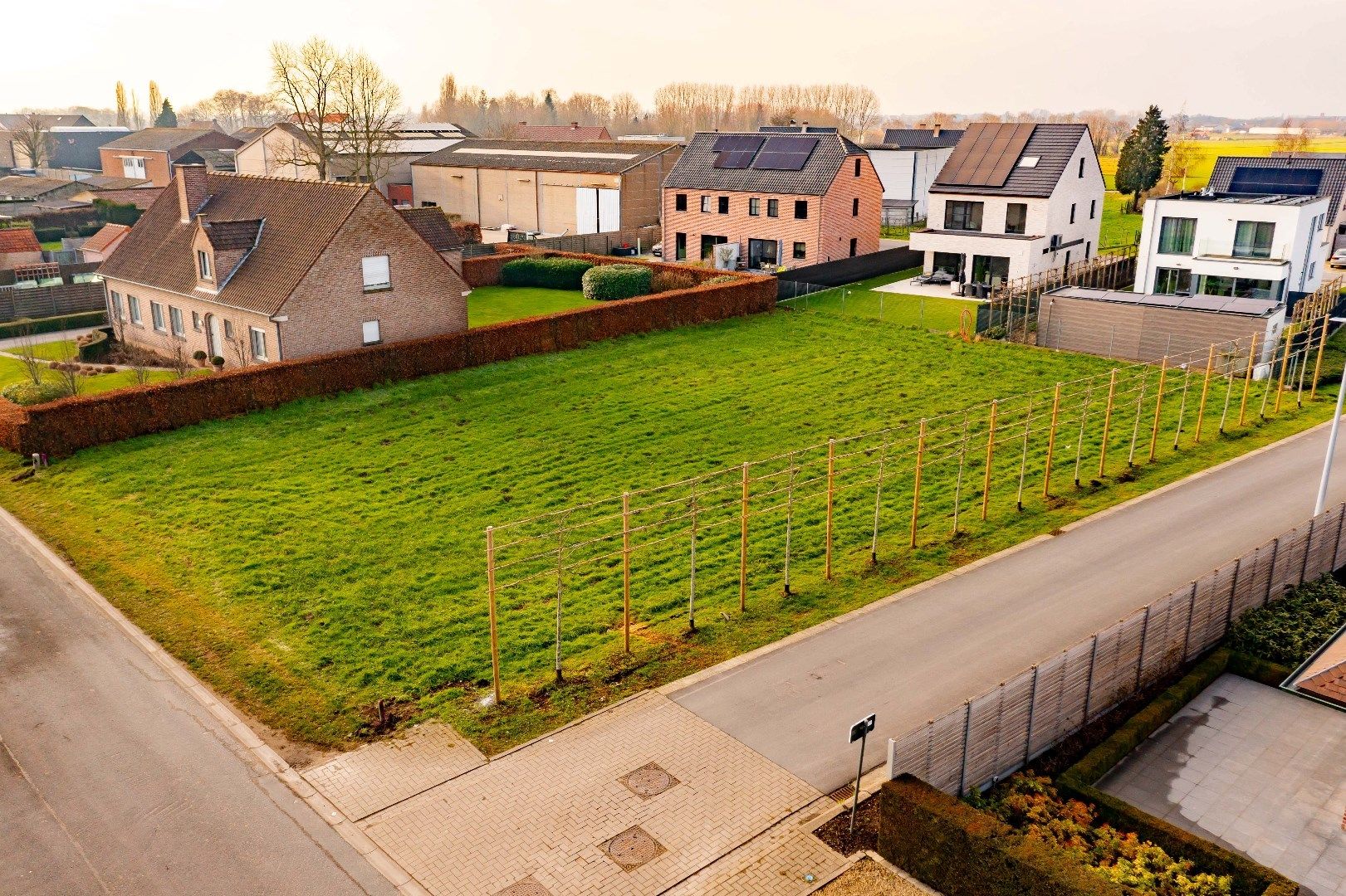 RUIM PERCEEL BOUWGROND 936 m² MET DIVERSE MOGELIJKHEDEN  foto 4