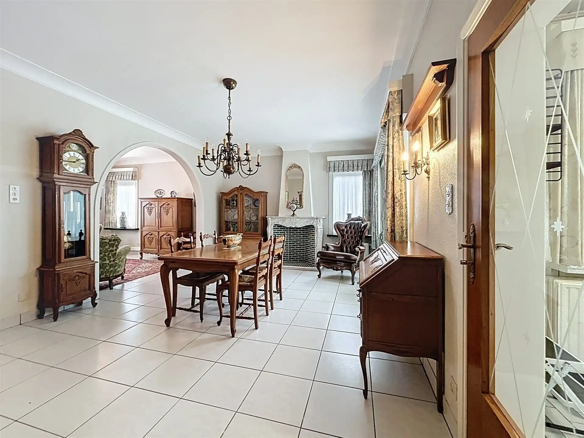 Ruime halfopen bebouwing met tuin en garage op perceel van 420m²  foto 3