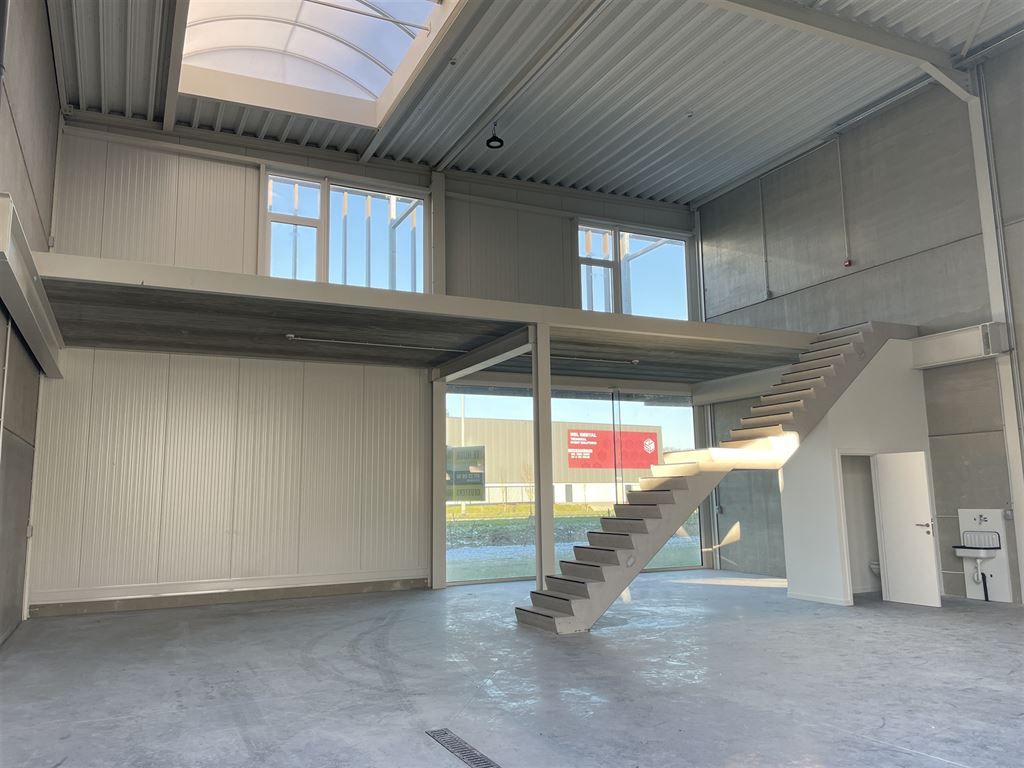 Zeer veelzijdige KMO-unit met goede zichtbaarheid foto 7