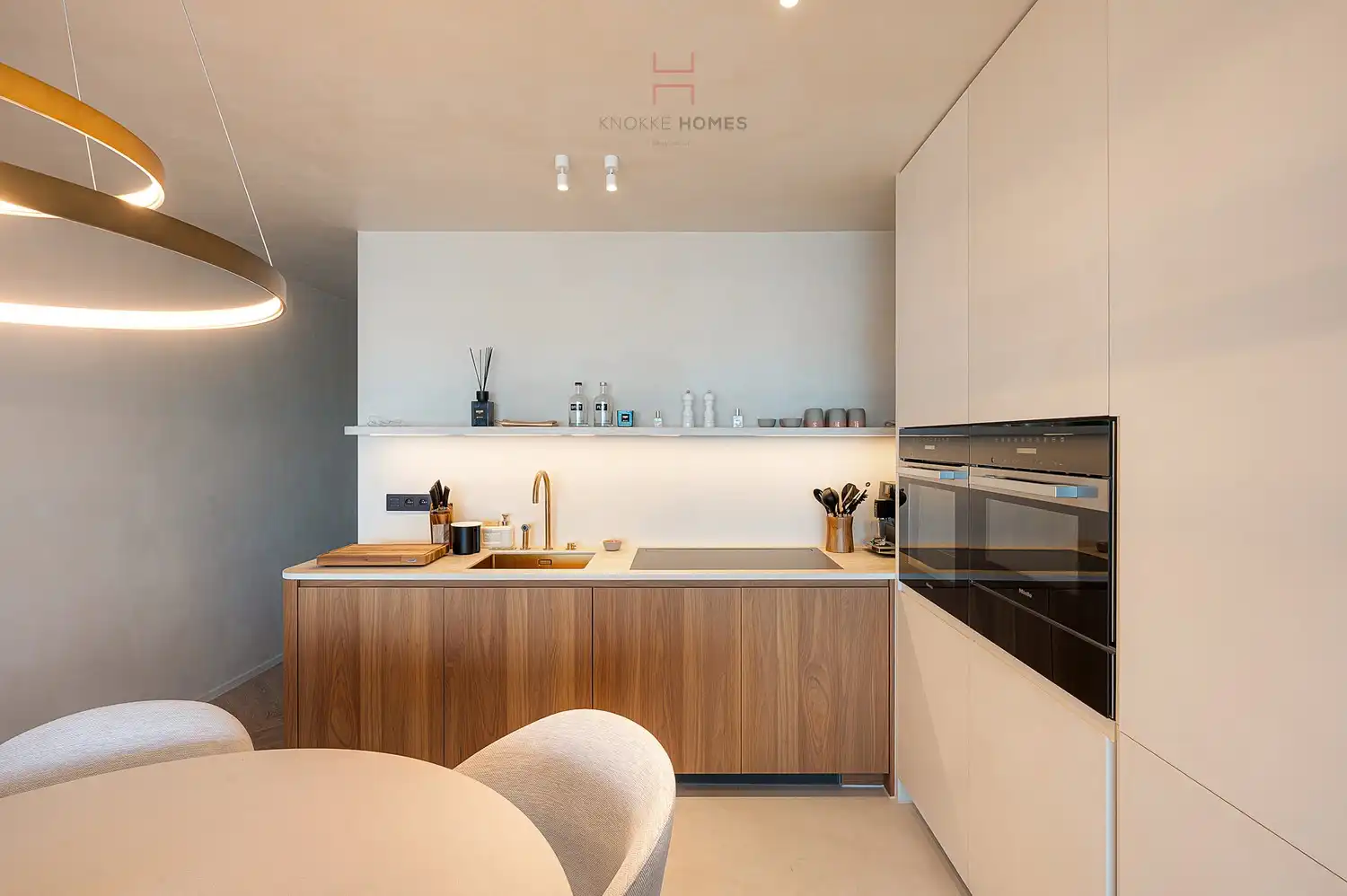 Stijlvol gerenoveerd appartement op het Rubensplein met een prachtig frontaal zicht op zee foto 15