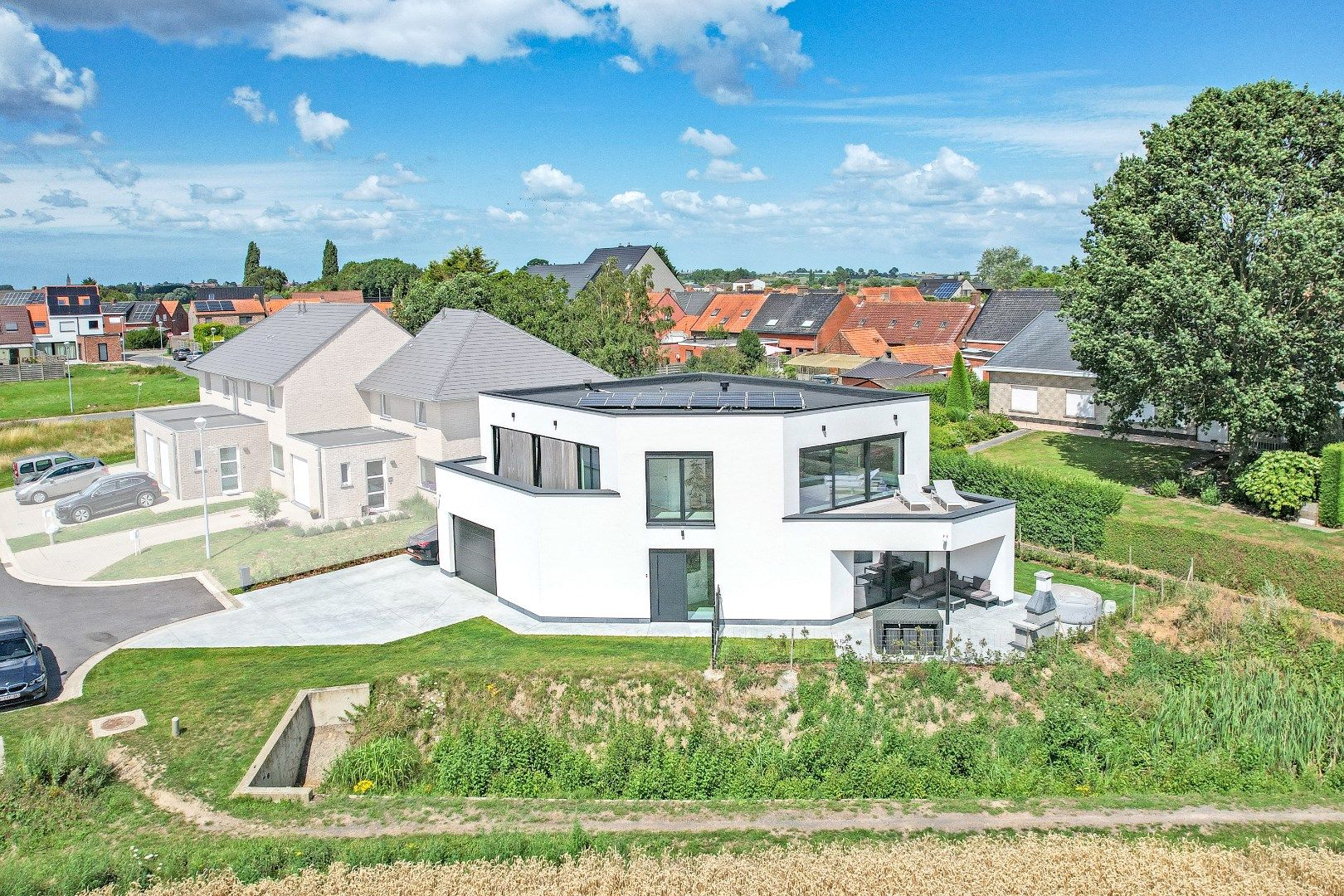 Sublieme alleenstaande nieuwbouwwoning met prachtige vergezichten! foto {{pictureIndex}}