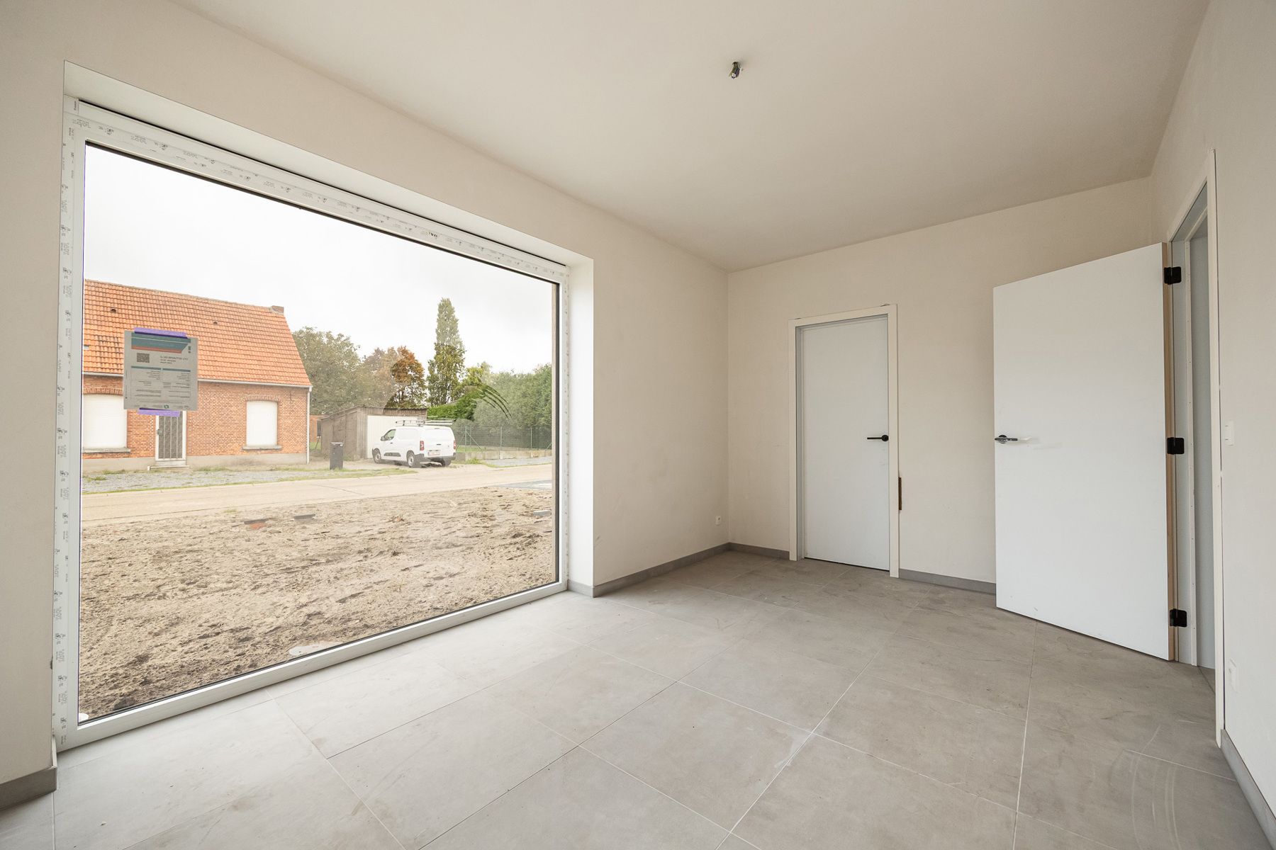 Halfopen woning met 3 slaapkamers en carport/fietsenberging op perceel van ca 370 m² foto 7