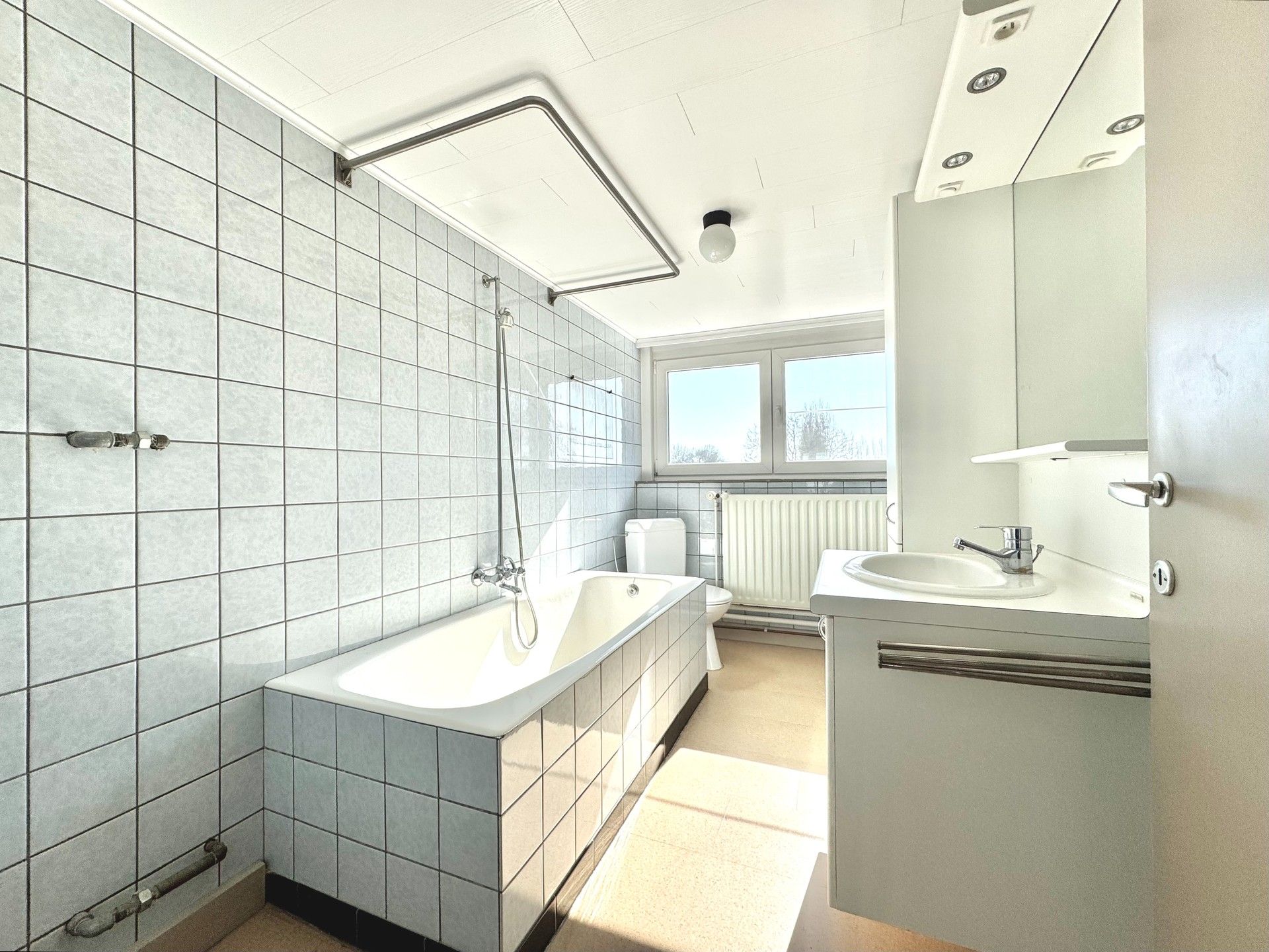 RUIME VRIJSTAANDE  WONING MET GROTE TUIN foto 24