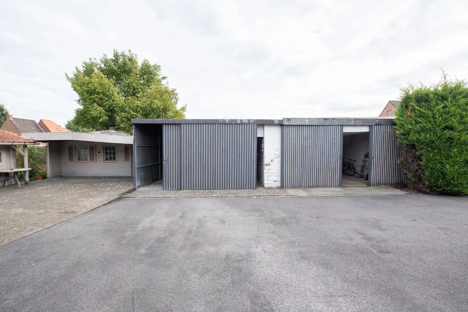 Halfopen bebouwing met 2 slaapkamers op groot perceel van 1305 m² foto 16