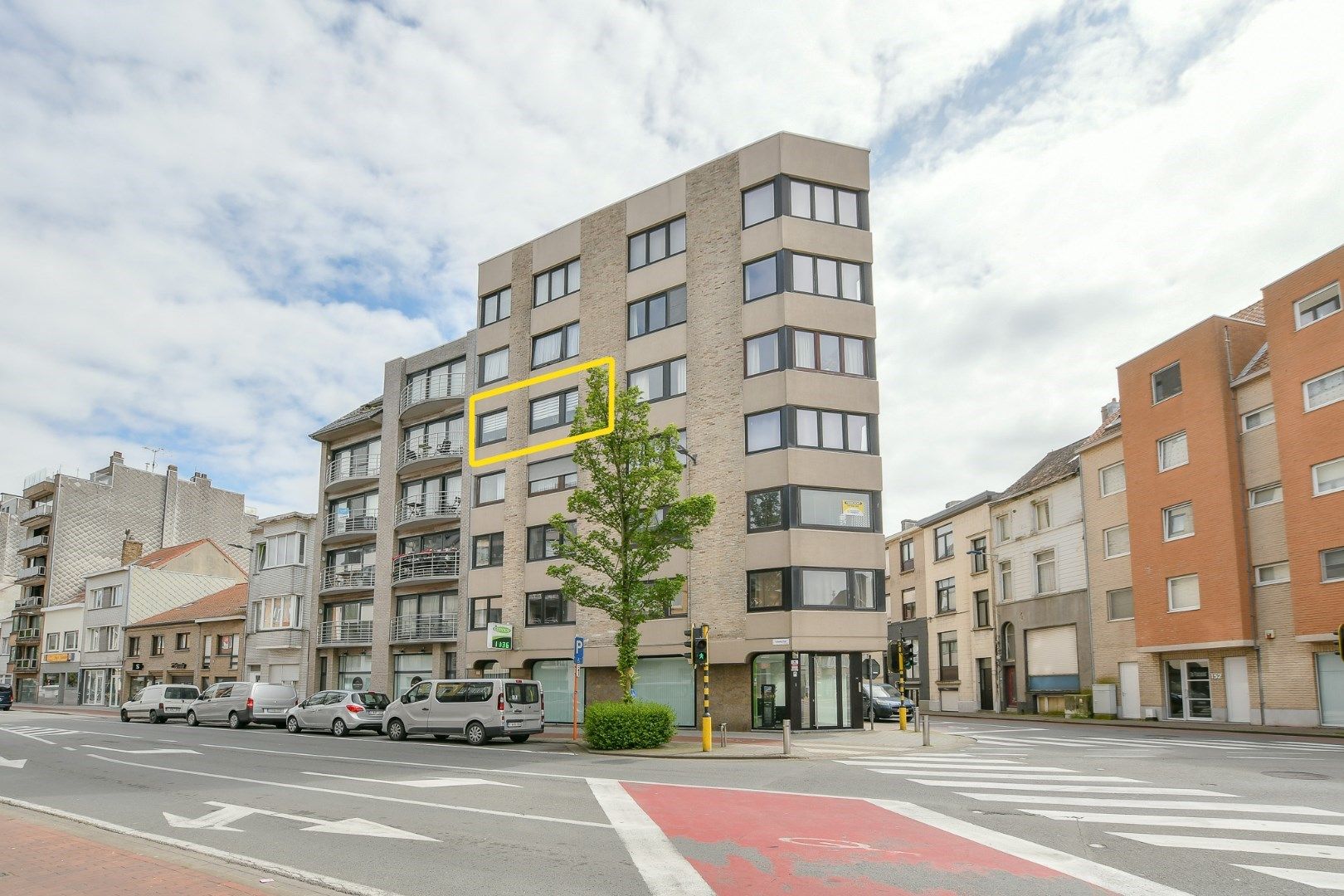 Appartement met 2 slaapkamers hoek Leffingestraat/Torhoutsesteenweg foto 10