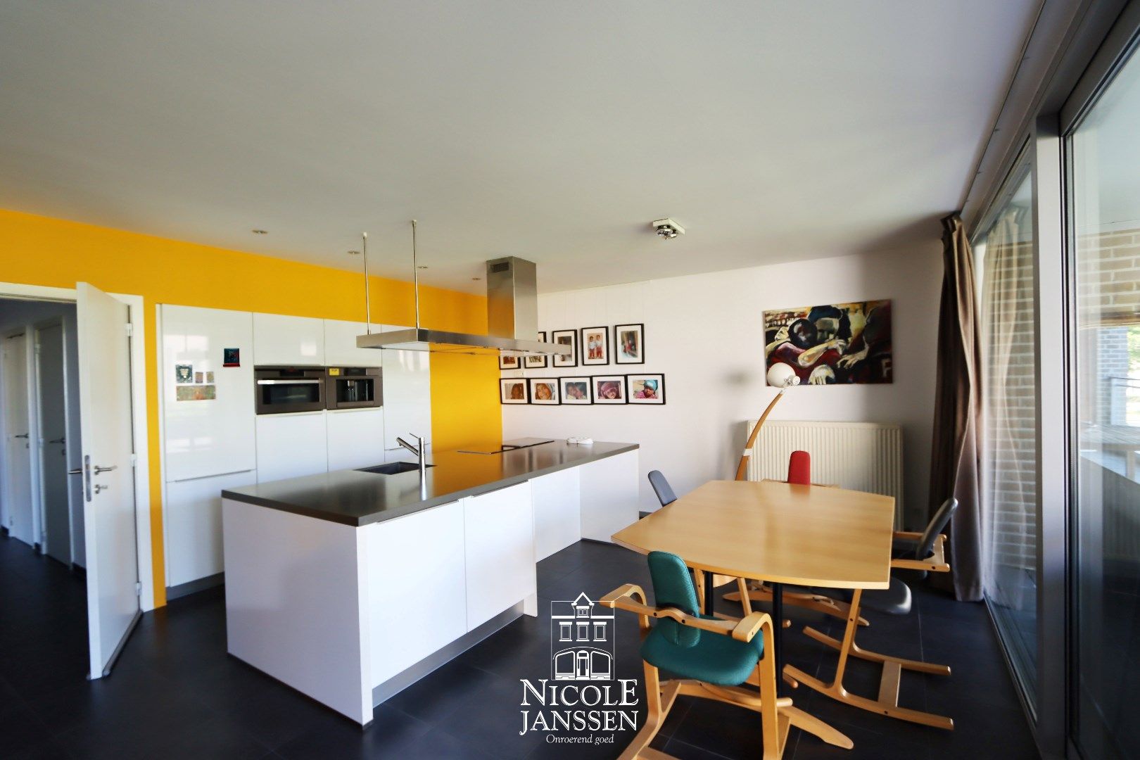 Mooi verzorgd en instapklaar appartement op de tweede verdieping met terras en autostandplaats foto 3
