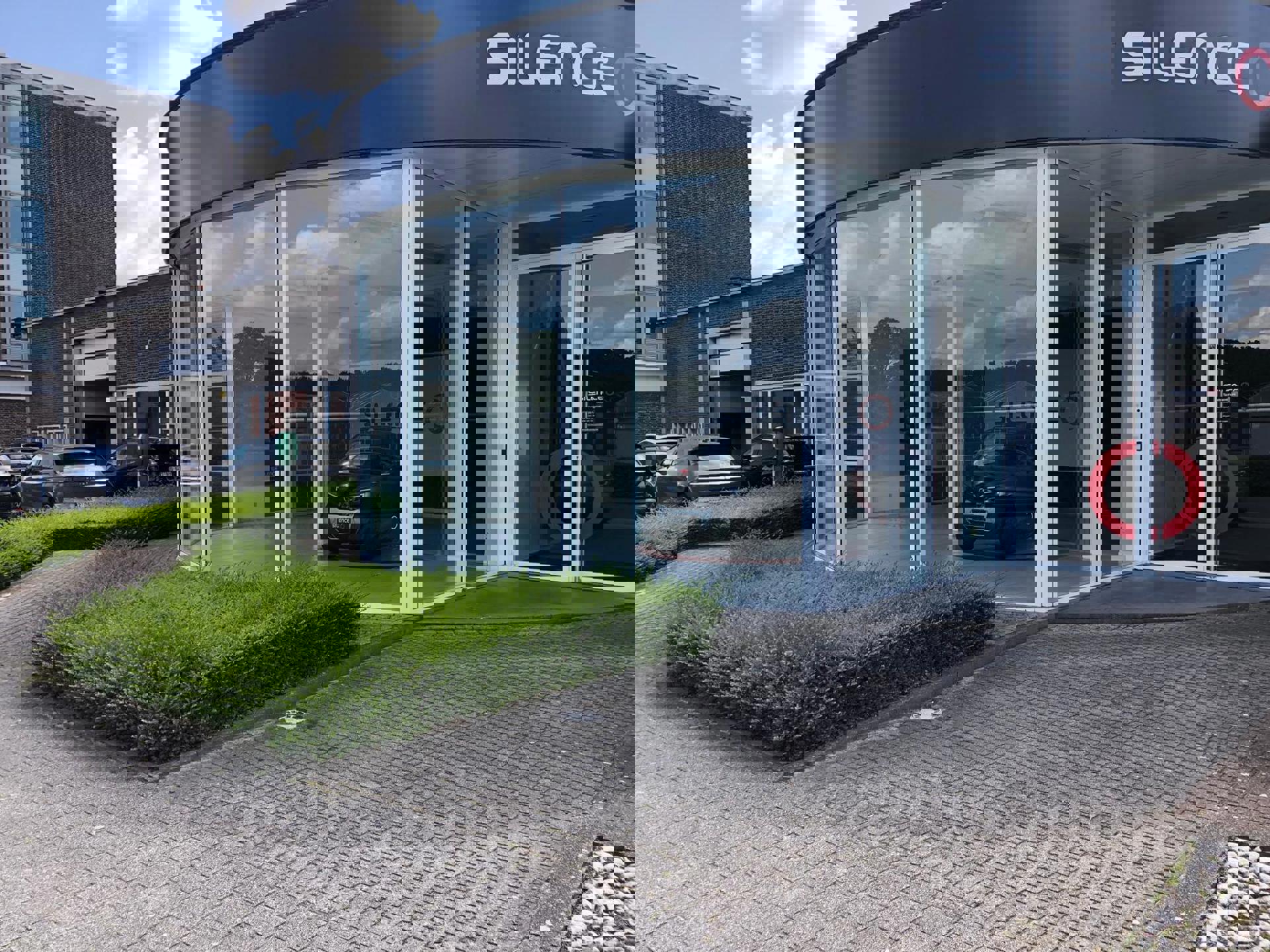 TE HUUR: magazijn  foto {{pictureIndex}}