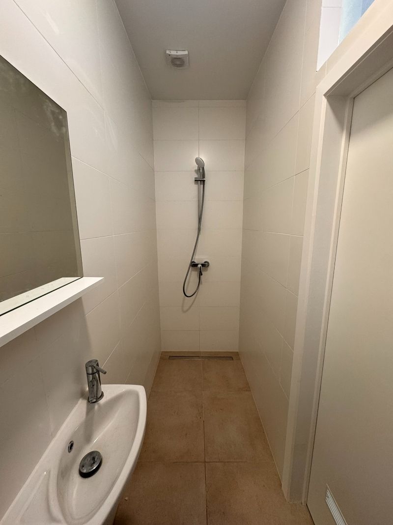 Gerenoveerde STUDENTEN-kamer (GEEN DOMICILIE MOGELIJK!) te huur in Gent, nabij UZ/station/overpoort foto 2