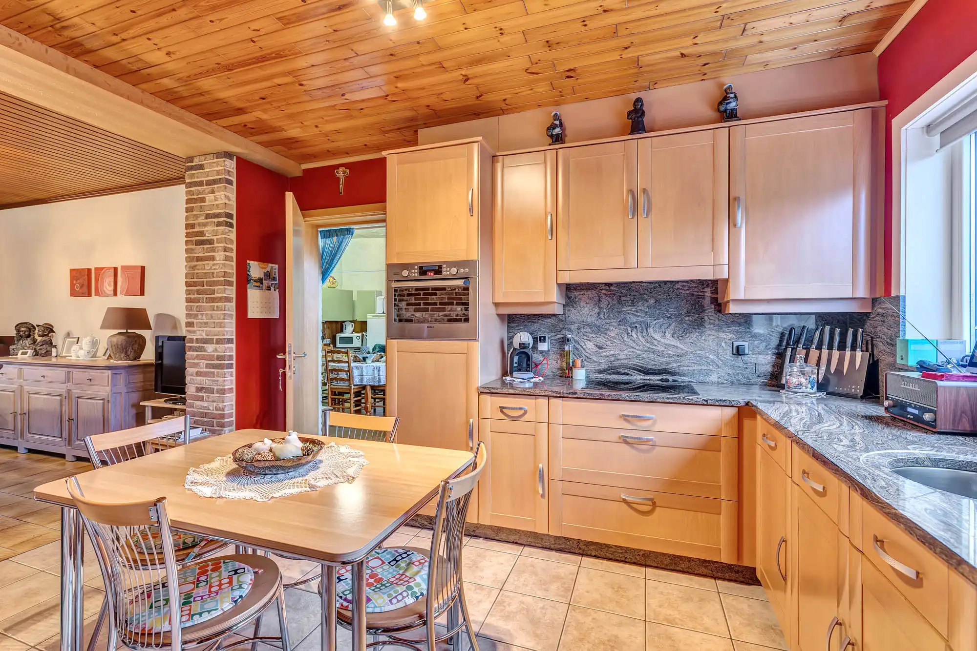 Ruime, solide woning op strategische ligging foto 8